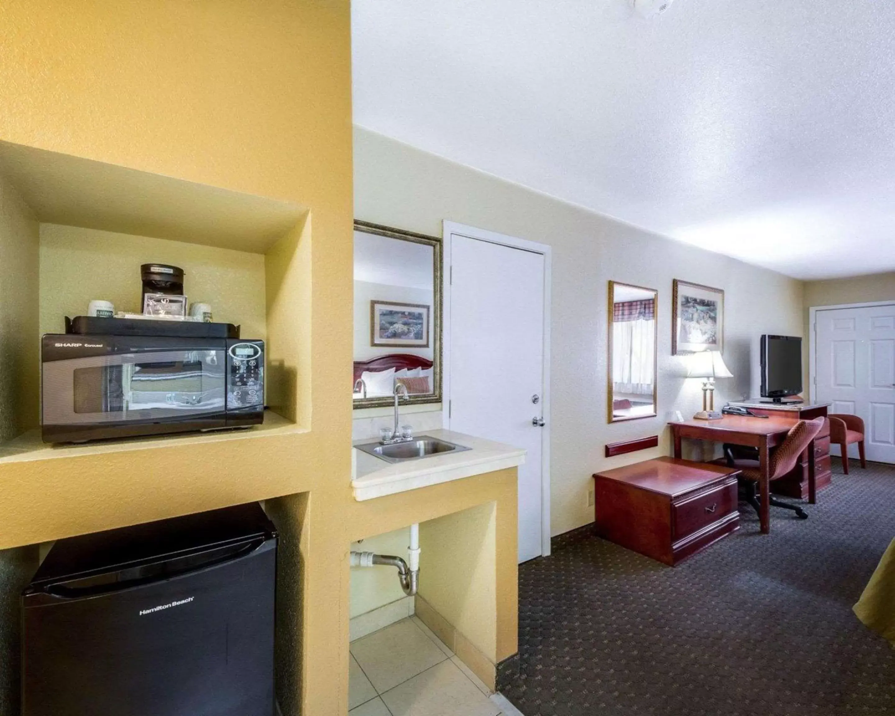 Photo of the whole room, TV/Entertainment Center in Econo Lodge Inn & Suites Eagle Pass