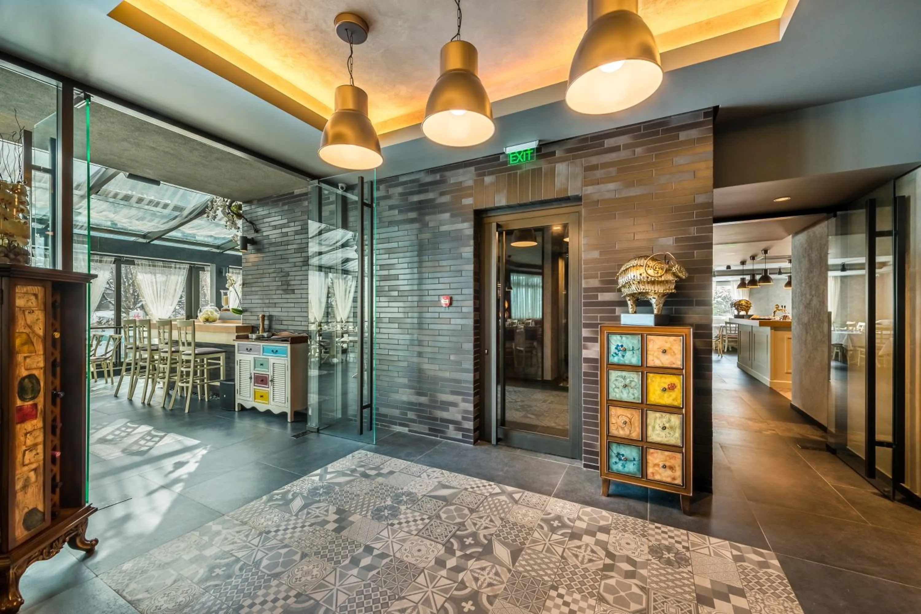 Restaurant/places to eat in All Seasons Residence Design Hotel - Free parking