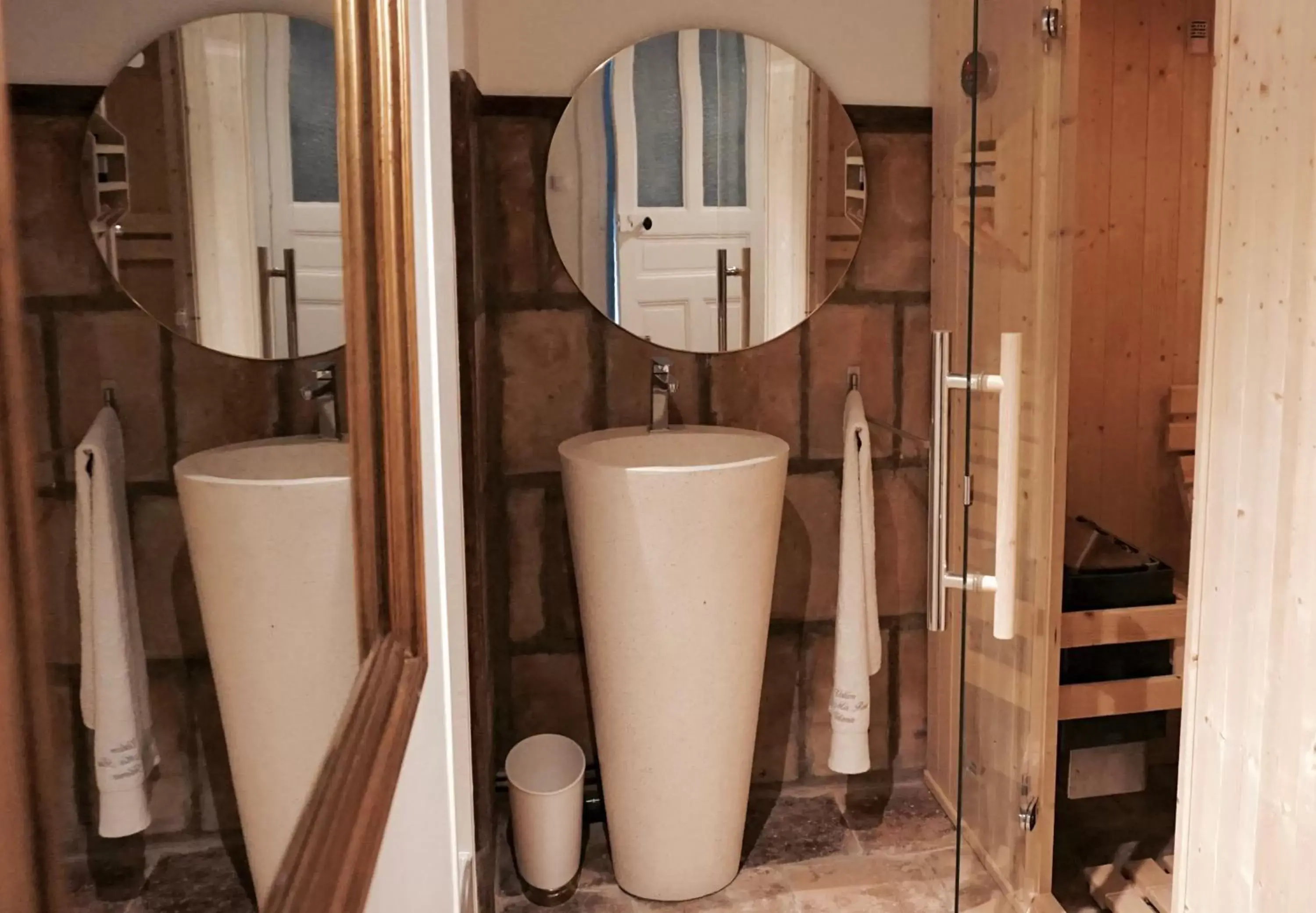 Area and facilities, Bathroom in La Domitia - Maison d'hôtes, spa, sauna & massages