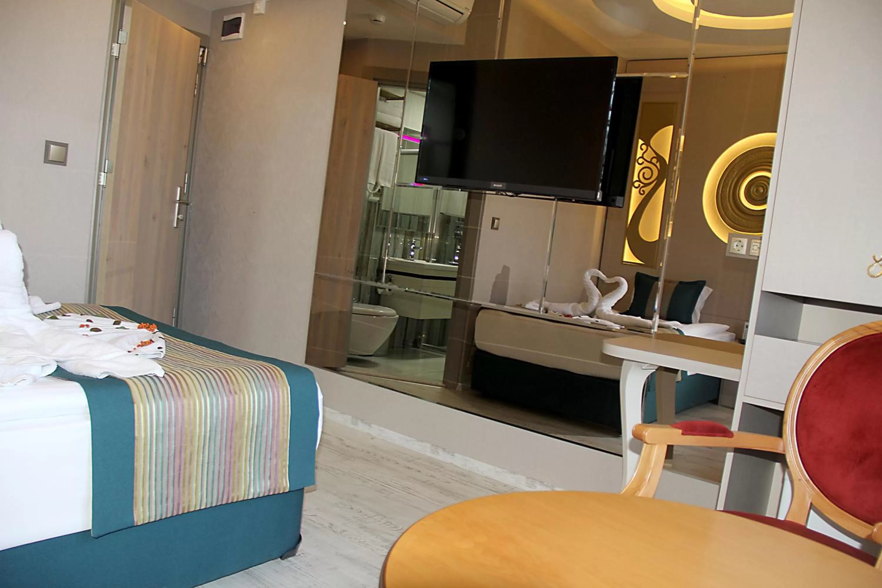 Family, TV/Entertainment Center in Nun Hotel