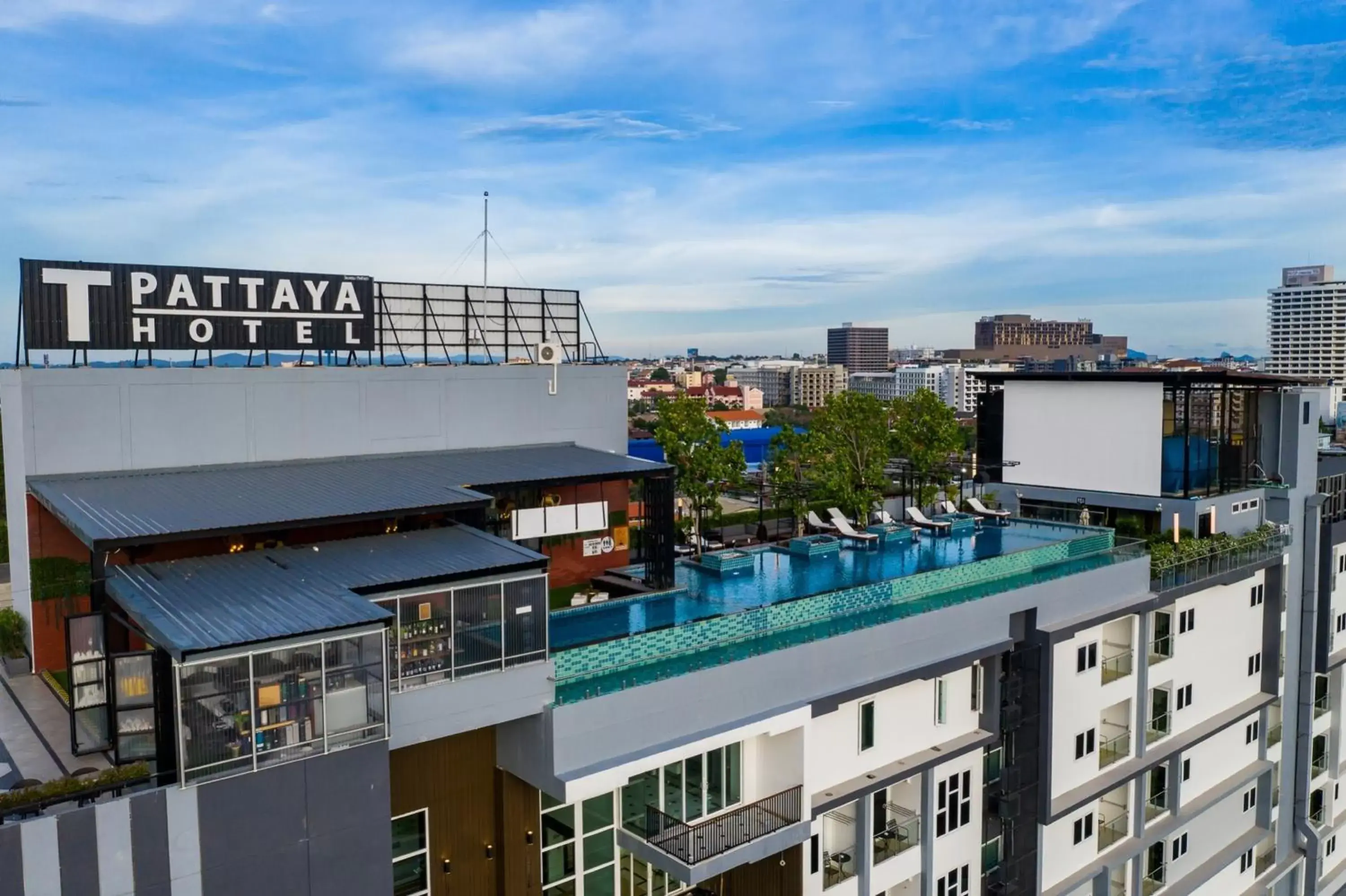 Property building in T Pattaya Hotel SHA Extra Plus