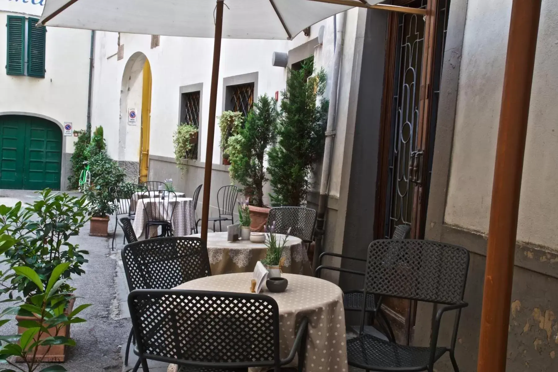 Patio in Hotel La Luna