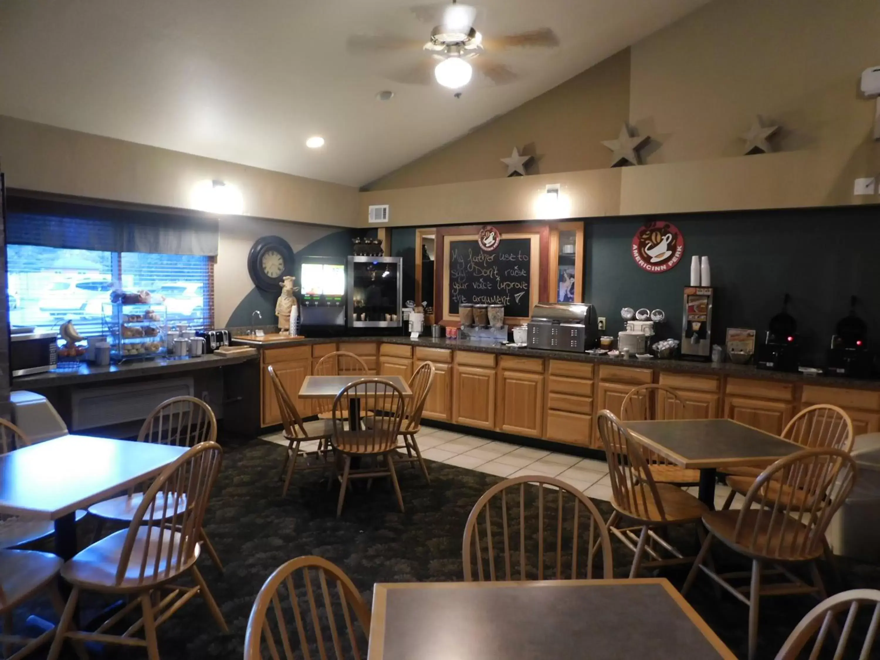 Day, Restaurant/Places to Eat in AmericInn by Wyndham Oscoda Near AuSable River