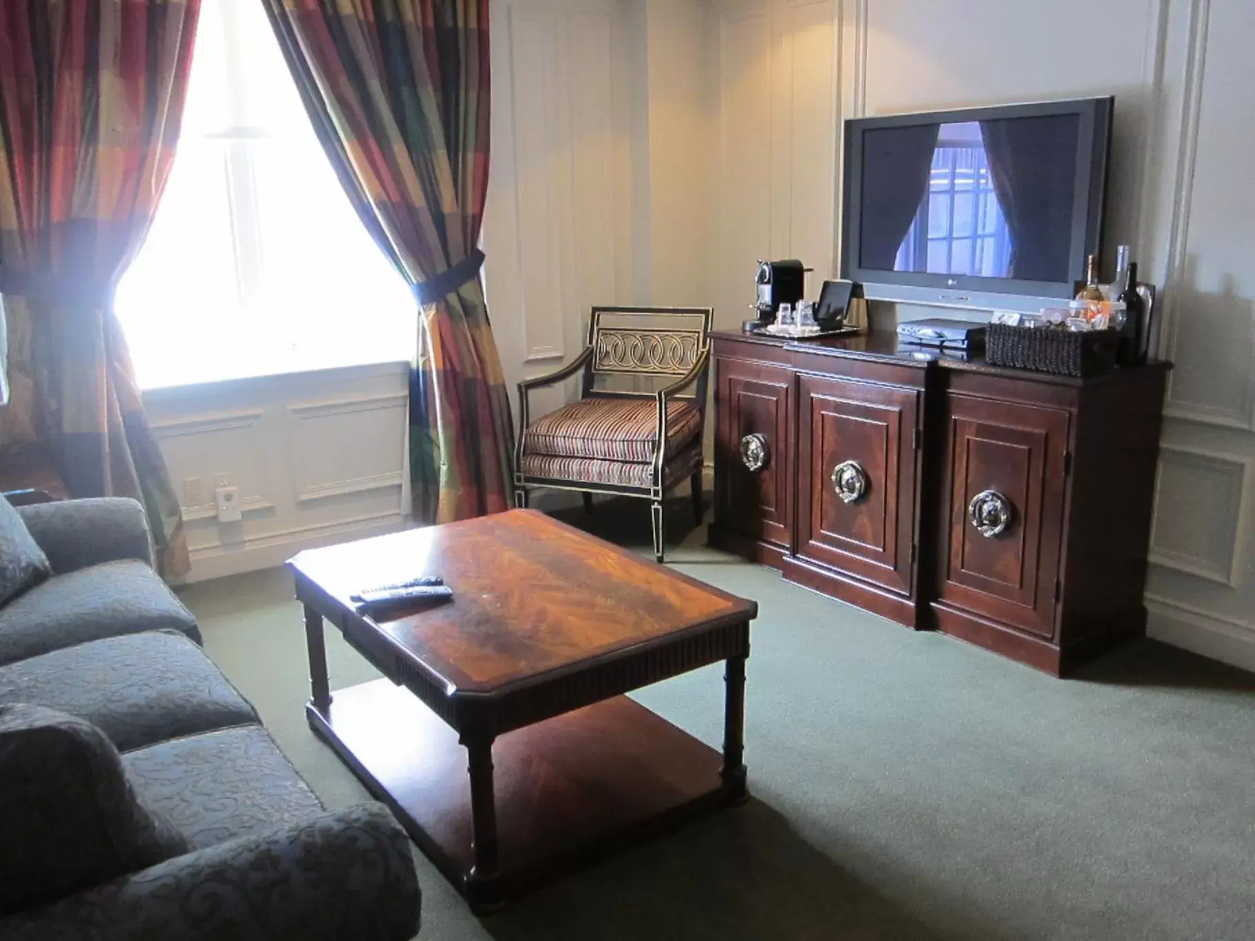 Two-Bedroom Suite in Windsor Arms Hotel