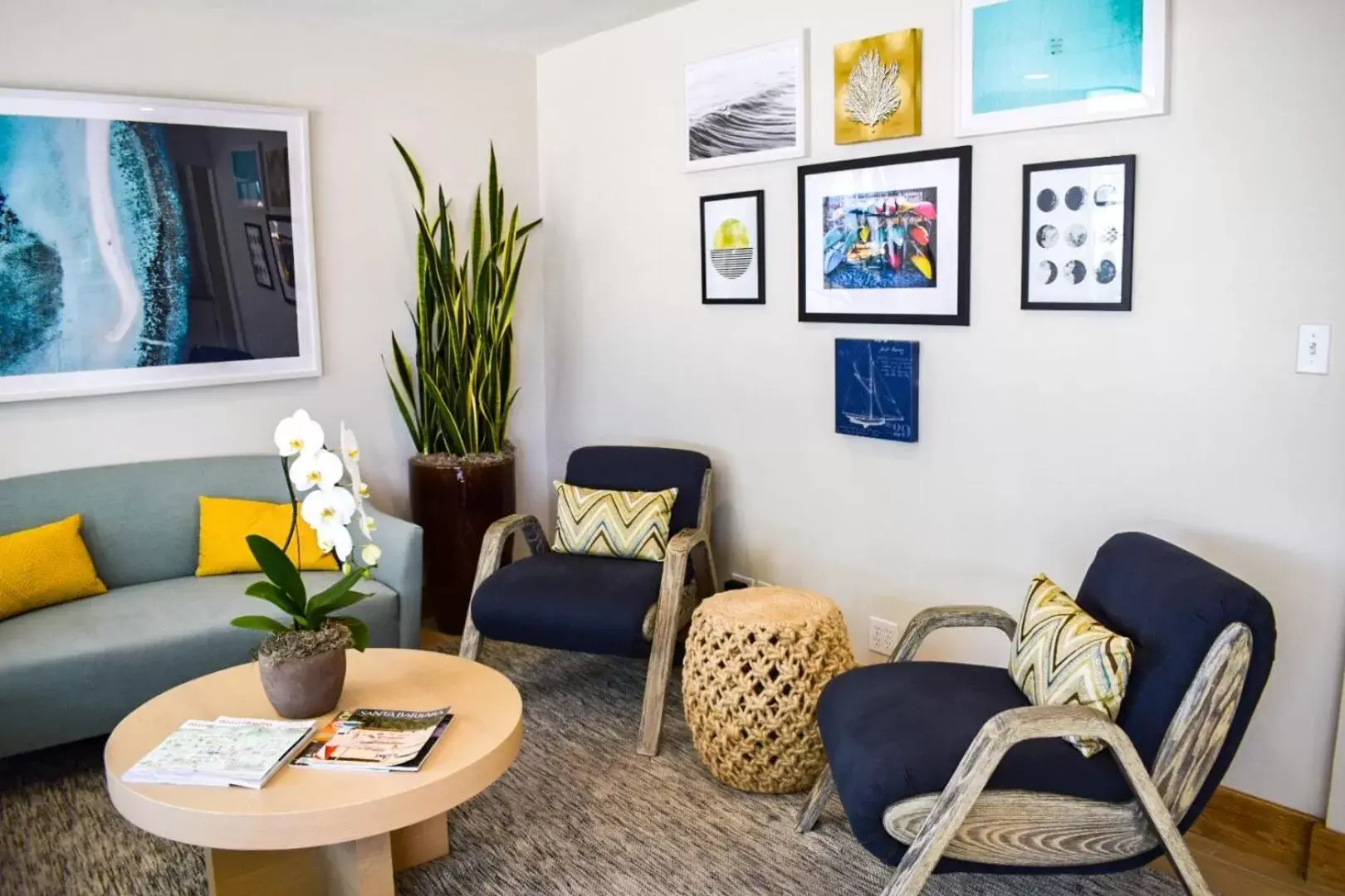 Living room, Seating Area in Beachside Inn