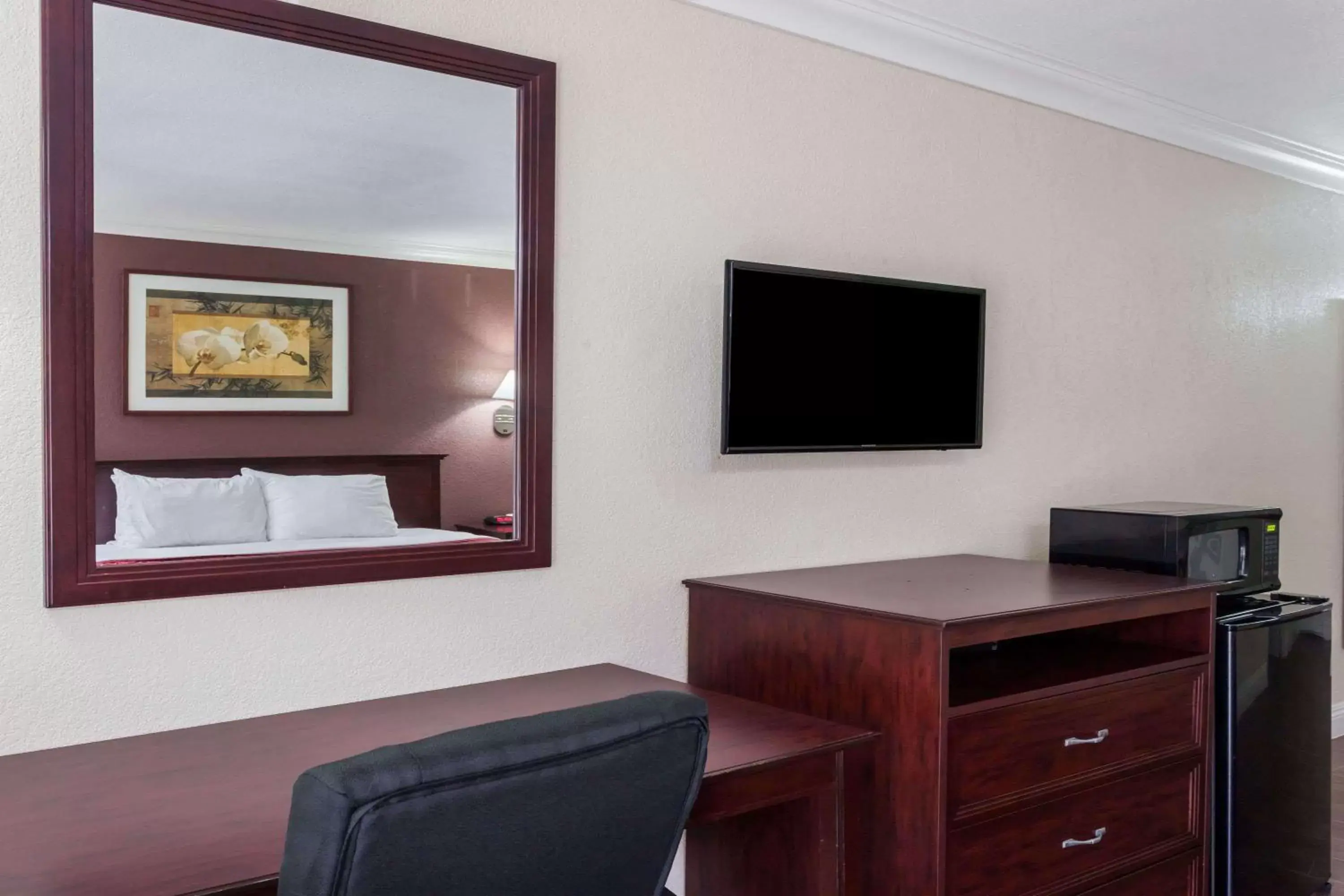 Photo of the whole room, TV/Entertainment Center in Hospitality Inn