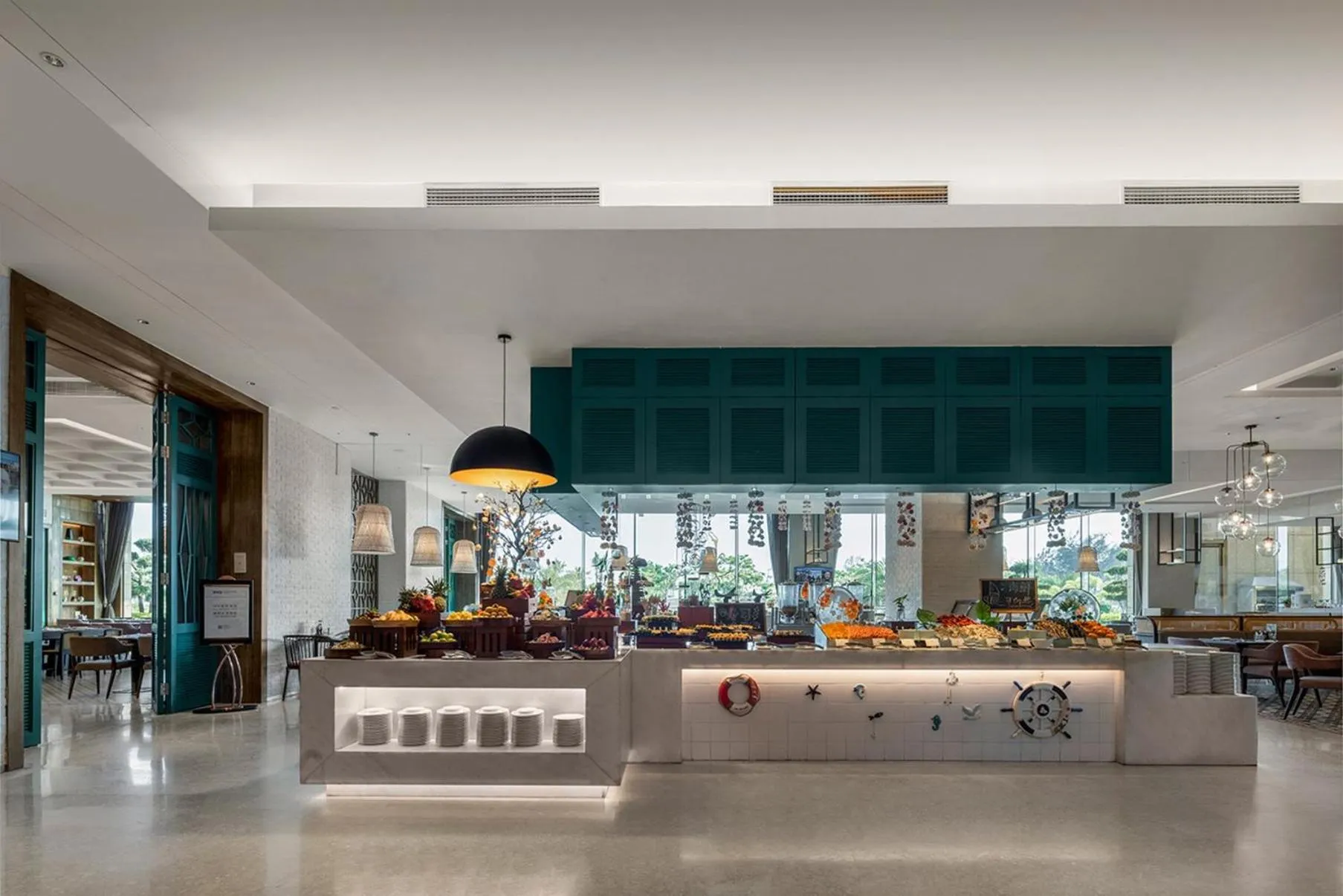 Restaurant/places to eat in Crowne Plaza Beihai Silver Beach by IHG