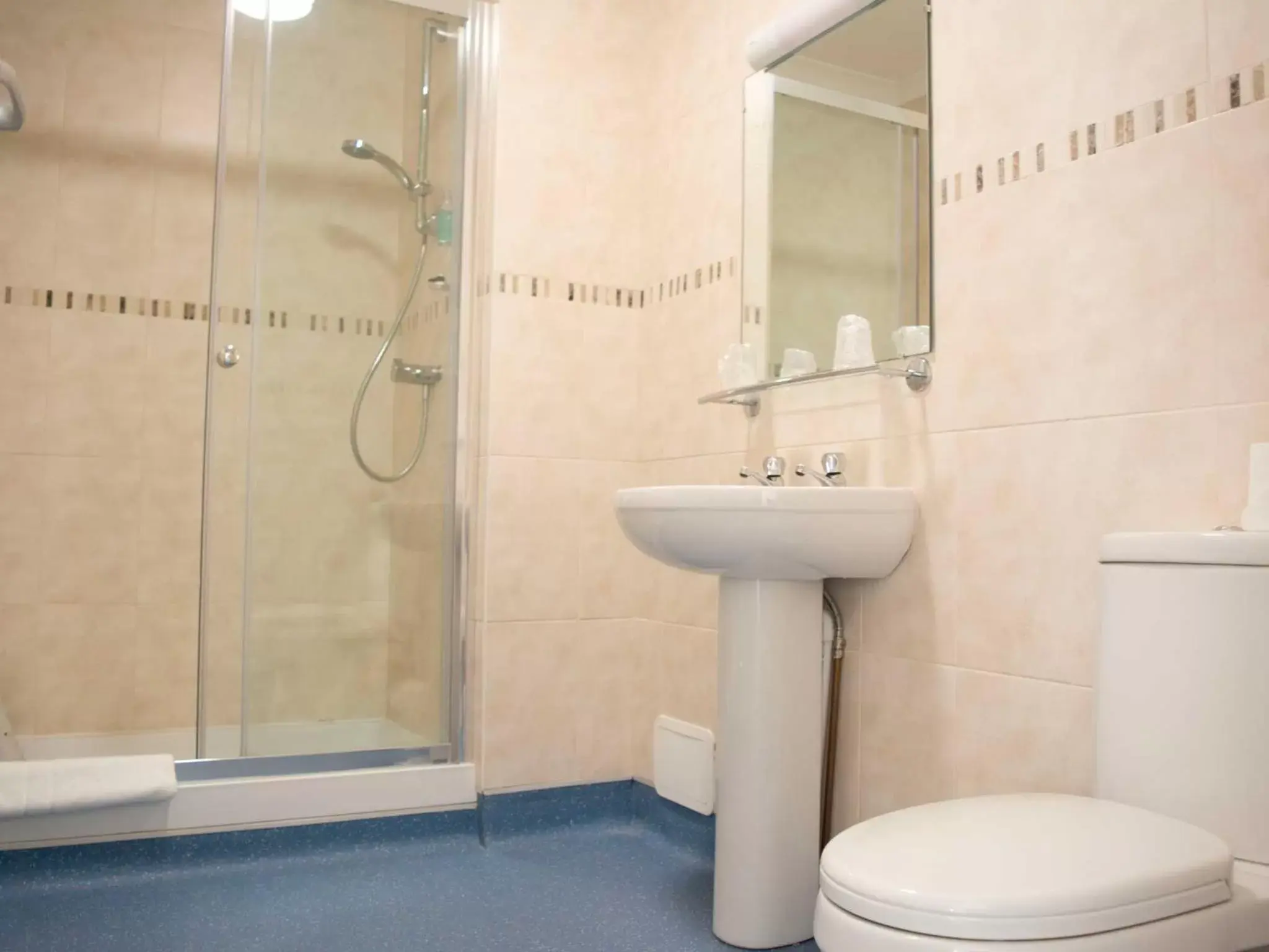 Bathroom in TLH Derwent Hotel - TLH Leisure, Entertainment and Spa Resort