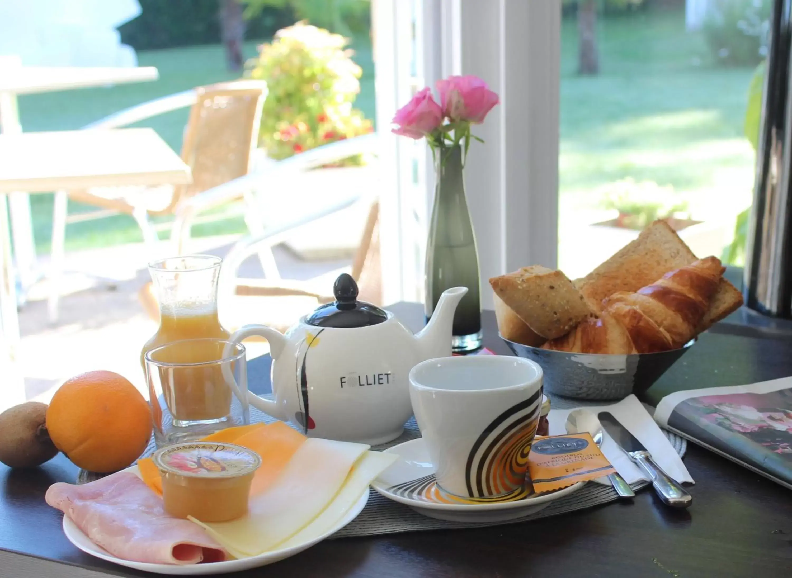 Continental breakfast in Le Renaissance