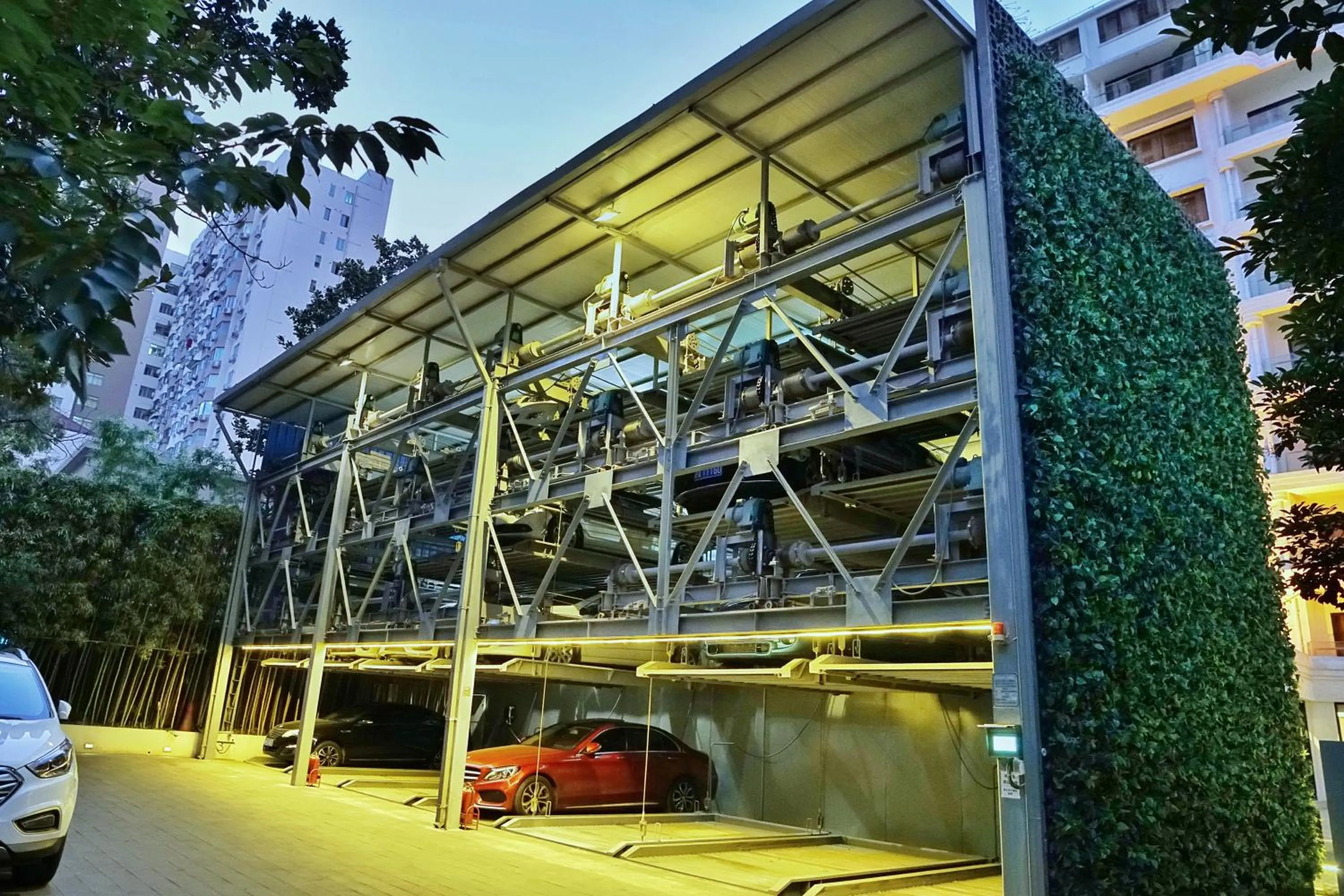 Parking in Metropolo Dahua Hotel Shanghai