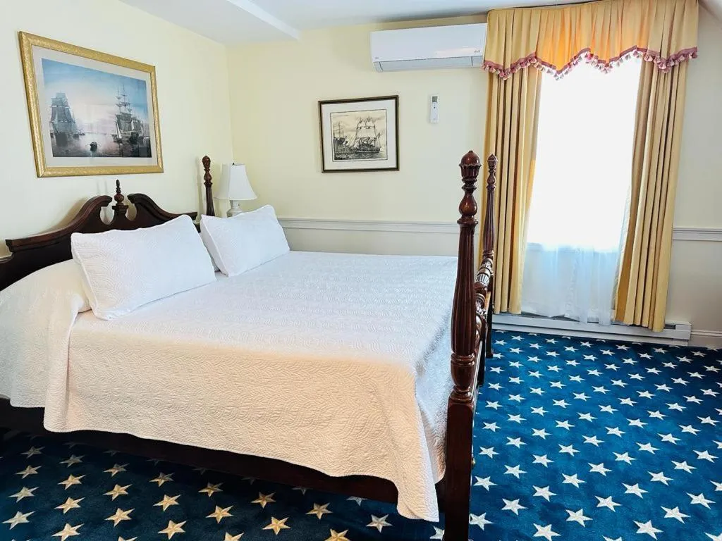 Bed in America's Cup Inn Newport