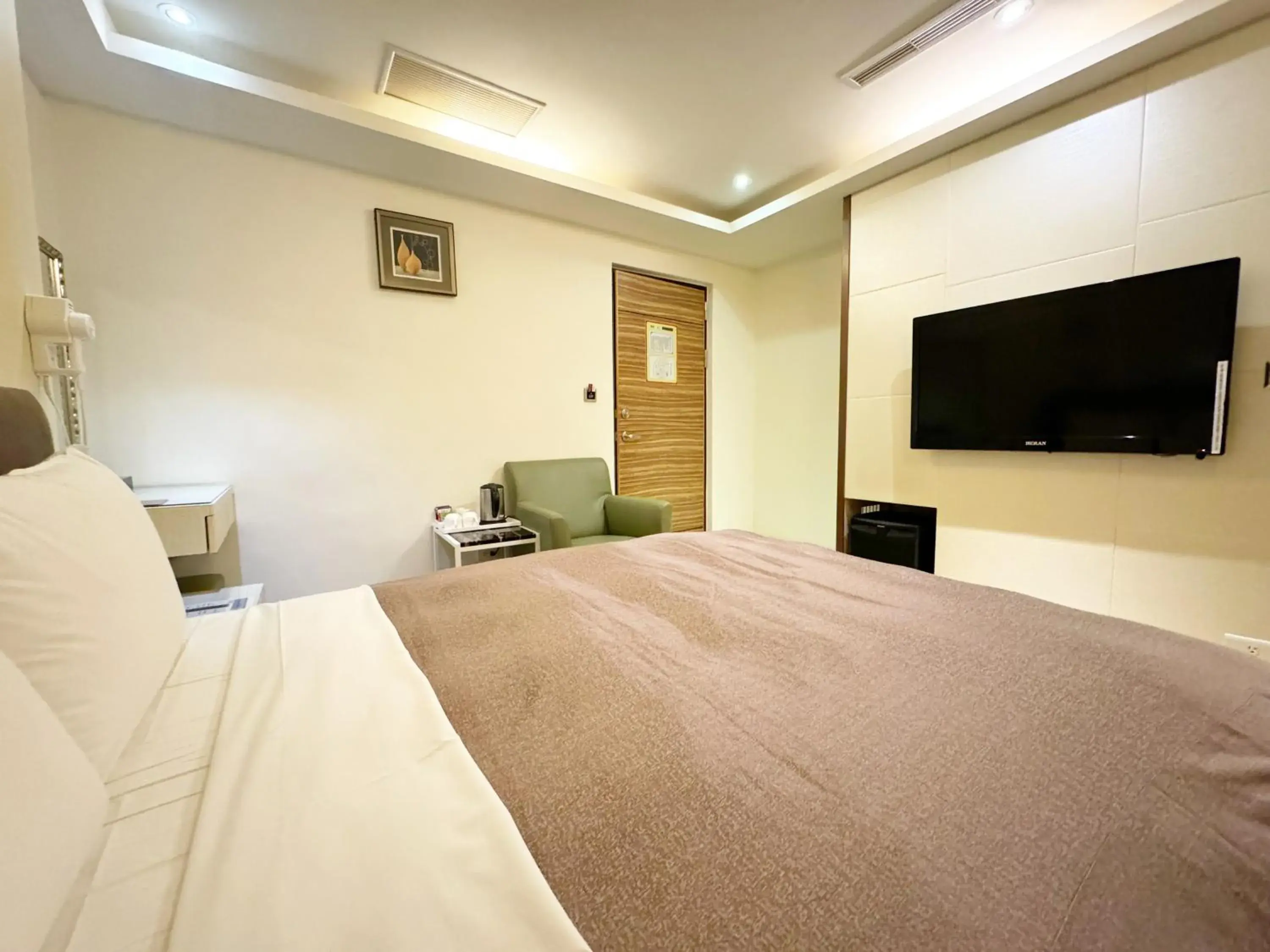 Photo of the whole room, Bed in Ai-Lai Fashion Hotel