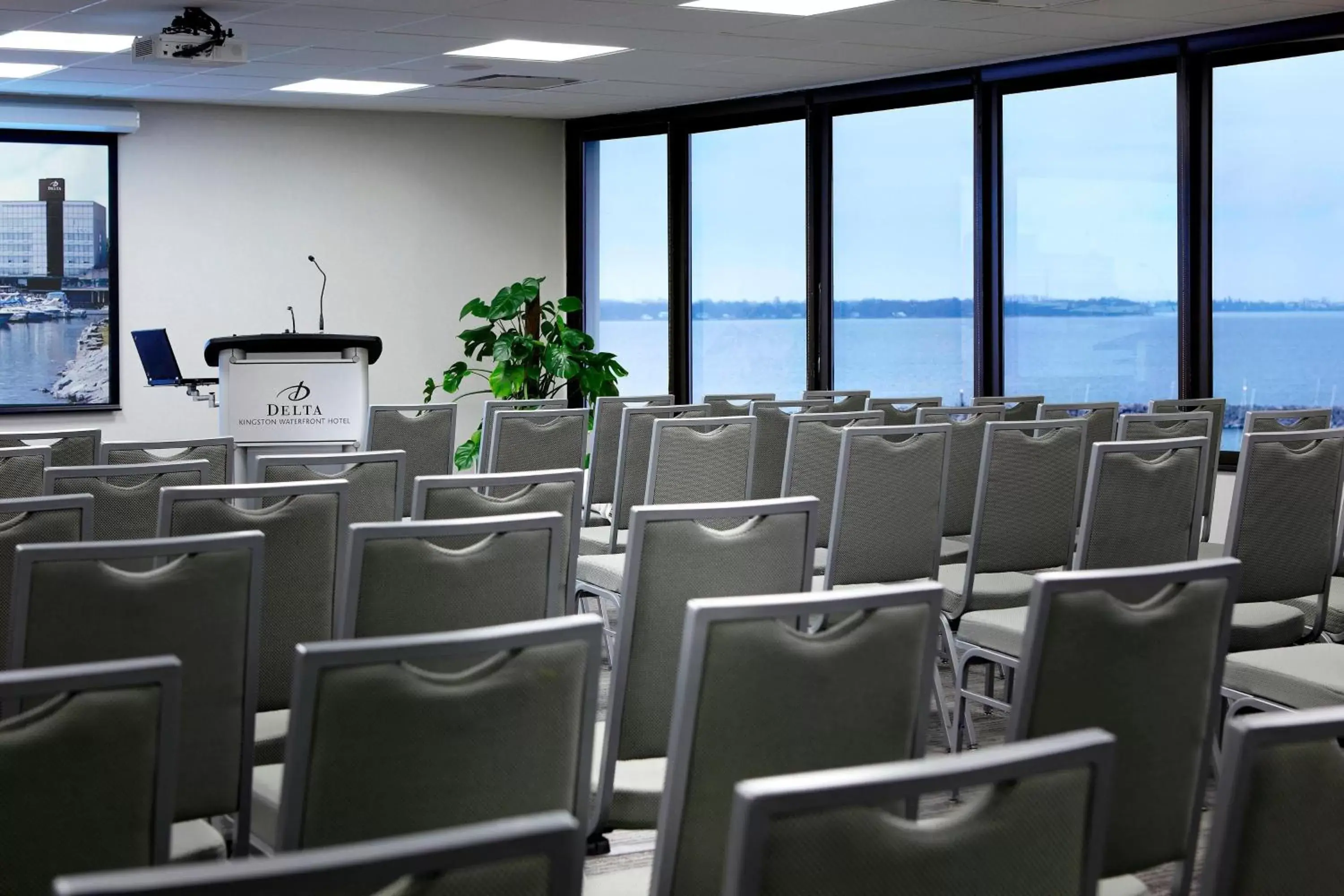 Meeting/conference room in Delta Hotels by Marriott Kingston Waterfront
