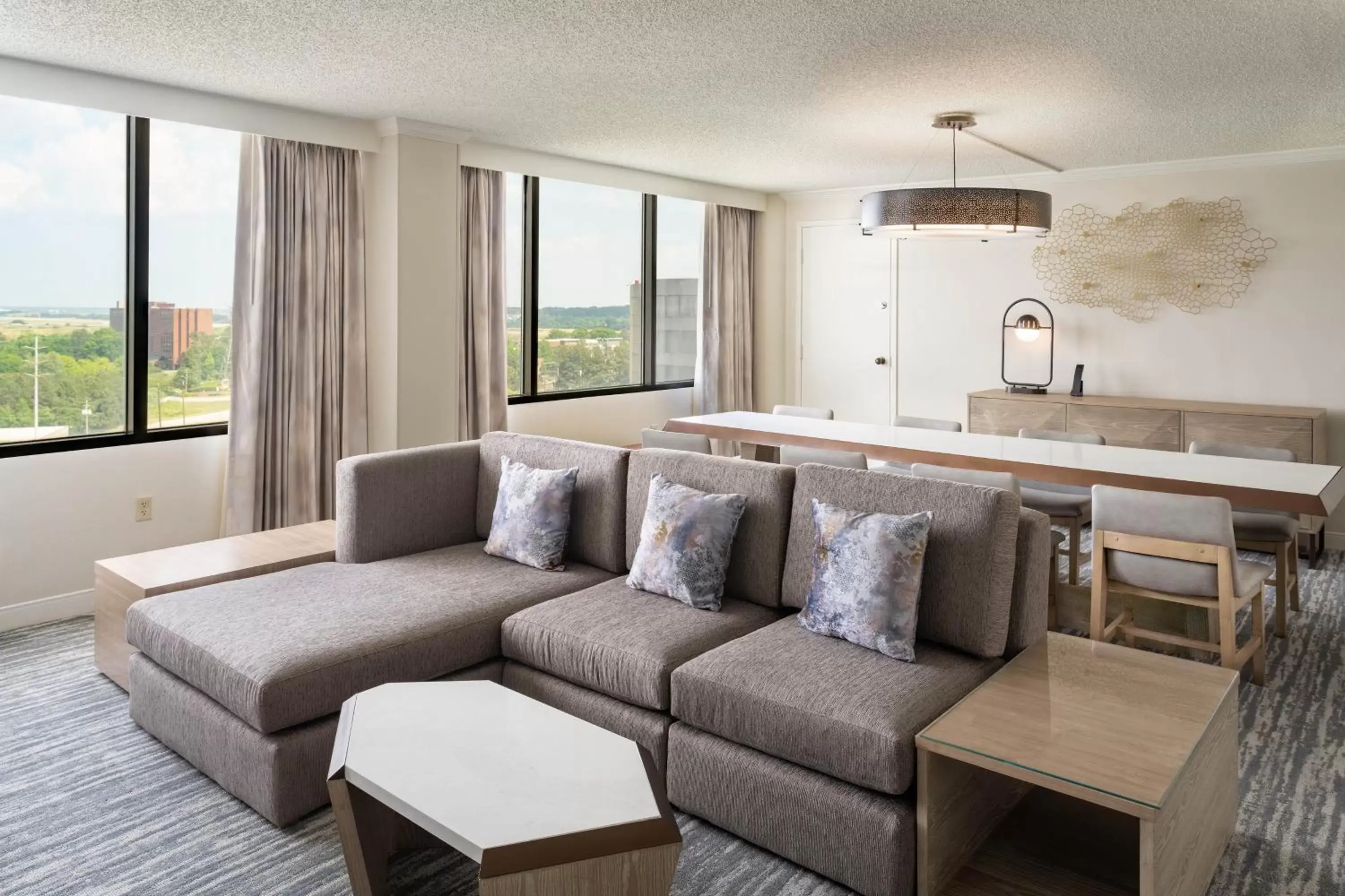 Photo of the whole room, Seating Area in The Westin Atlanta Airport