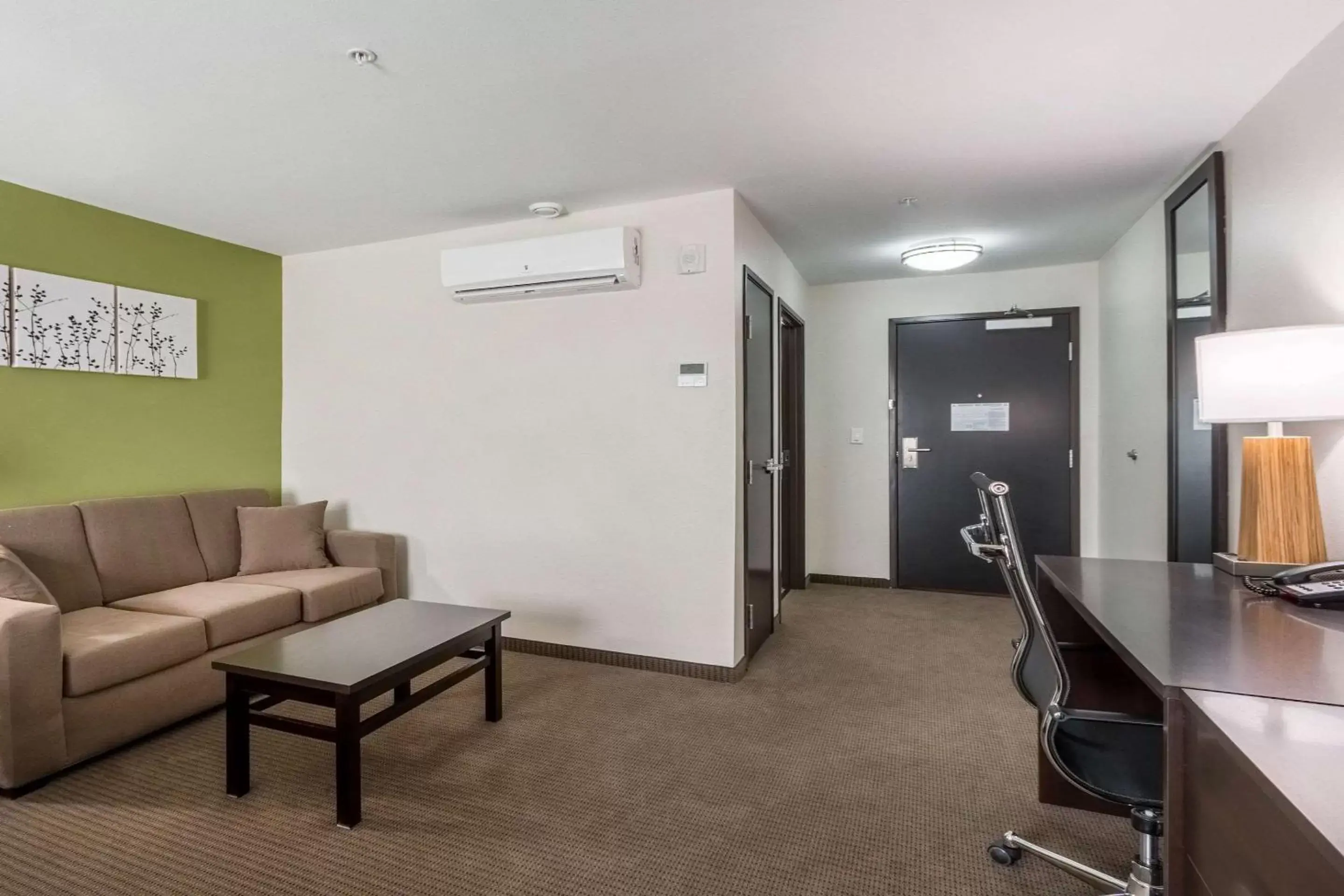 Photo of the whole room, Seating Area in Sleep Inn & Suites College Station