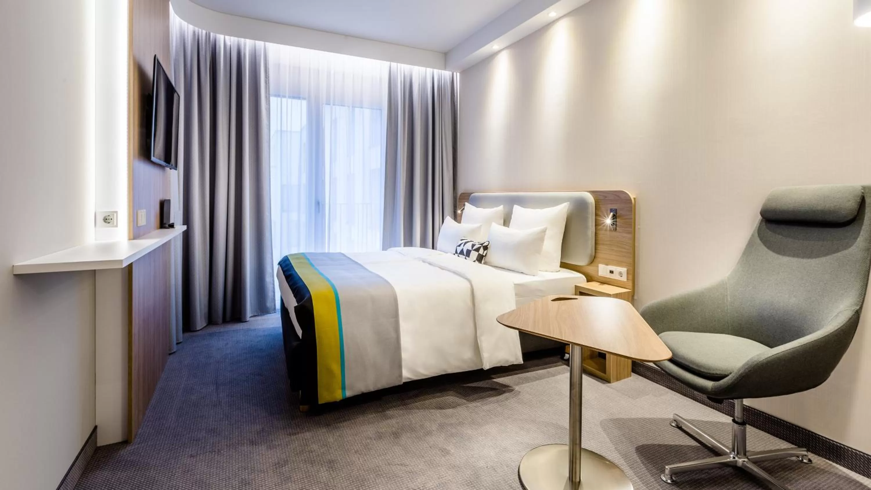 Photo of the whole room, Bed in Holiday Inn Express Munich - City East by IHG