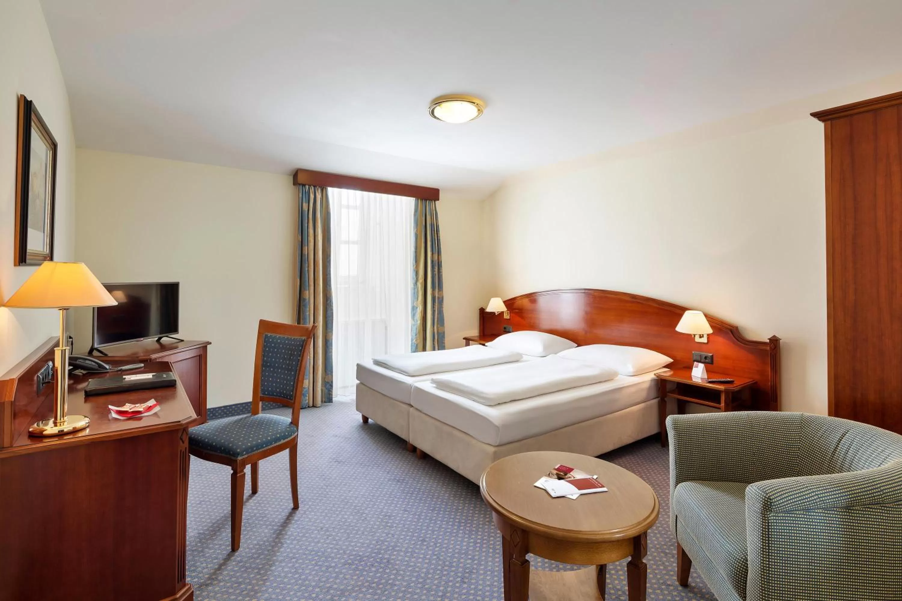 Photo of the whole room, Bed in Austria Trend Hotel Schloss Wilhelminenberg Wien