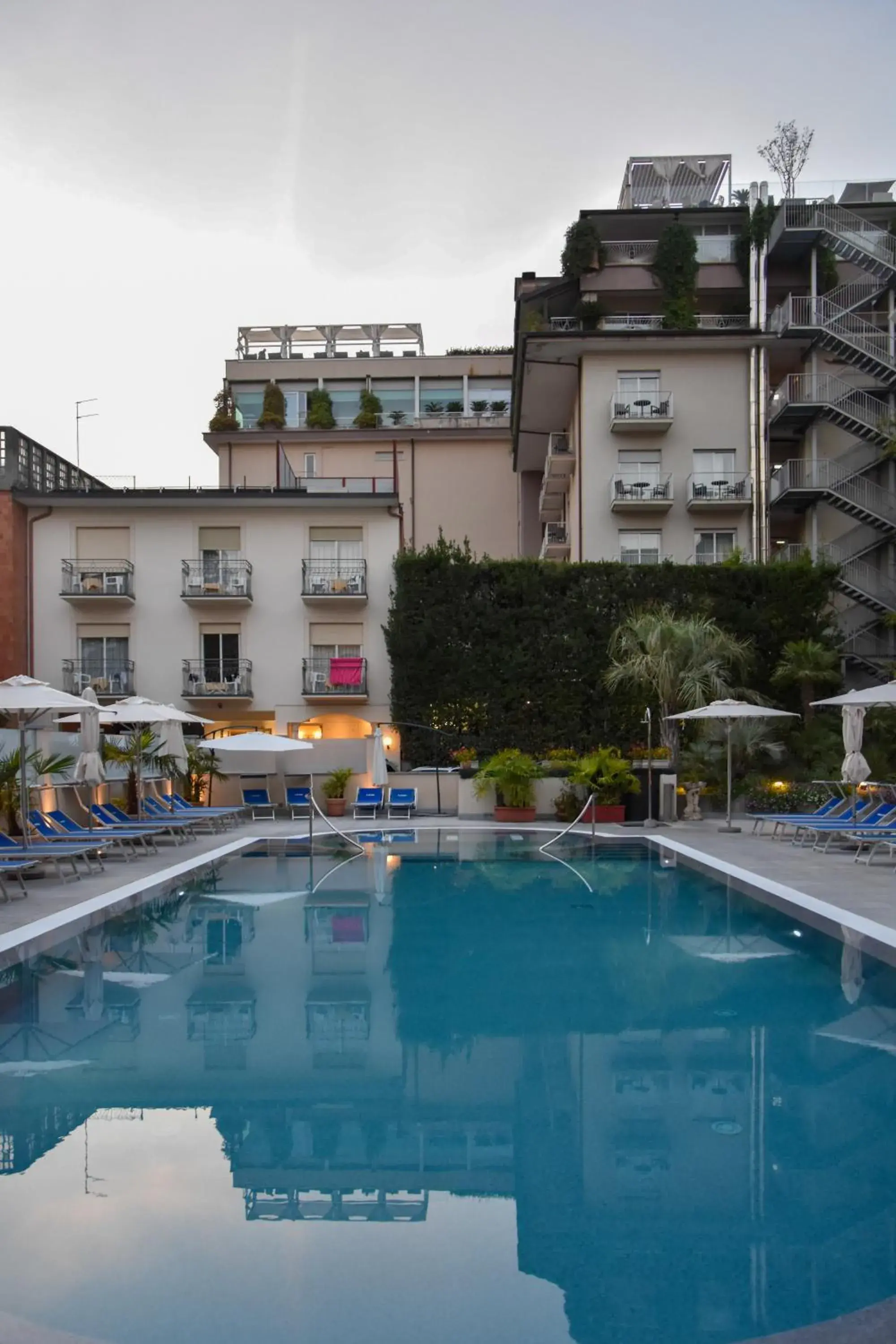 Swimming pool, Property Building in Hotel Astoria