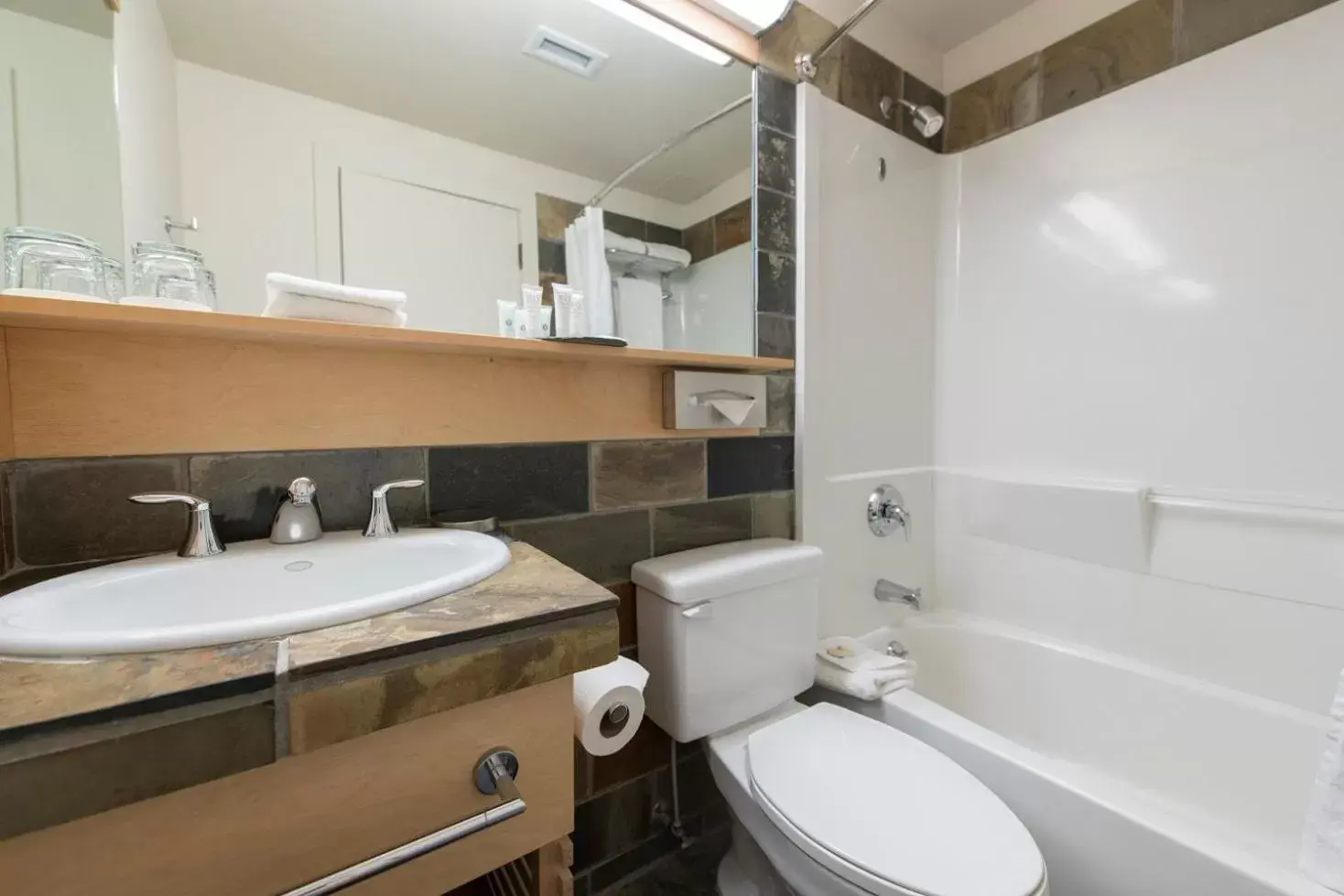 Bathroom in The Juniper Hotel & Bistro