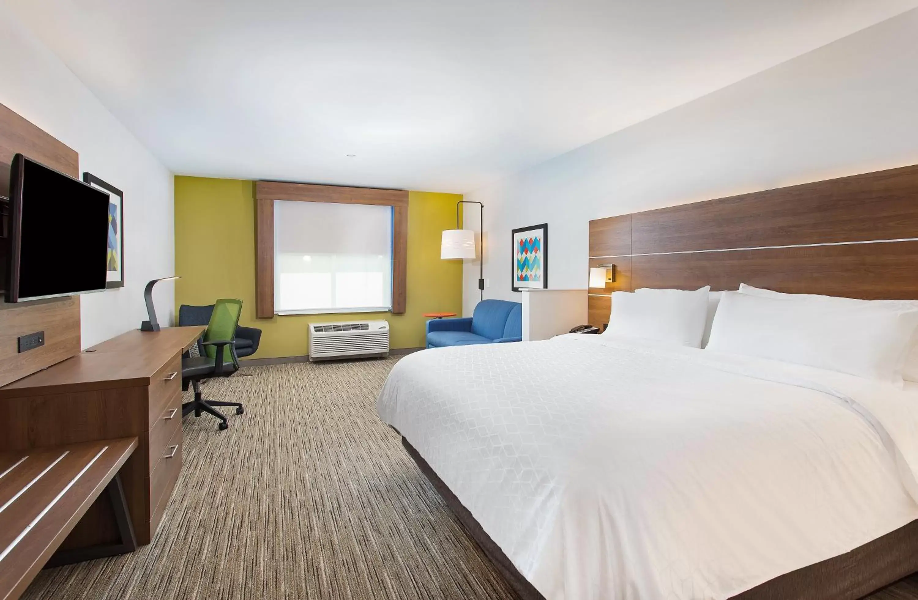 Photo of the whole room, Bed in Holiday Inn Express & Suites - La Grange by IHG Photo of the whole room, Bed in Holiday Inn Express & Suites - La Grange by IHG