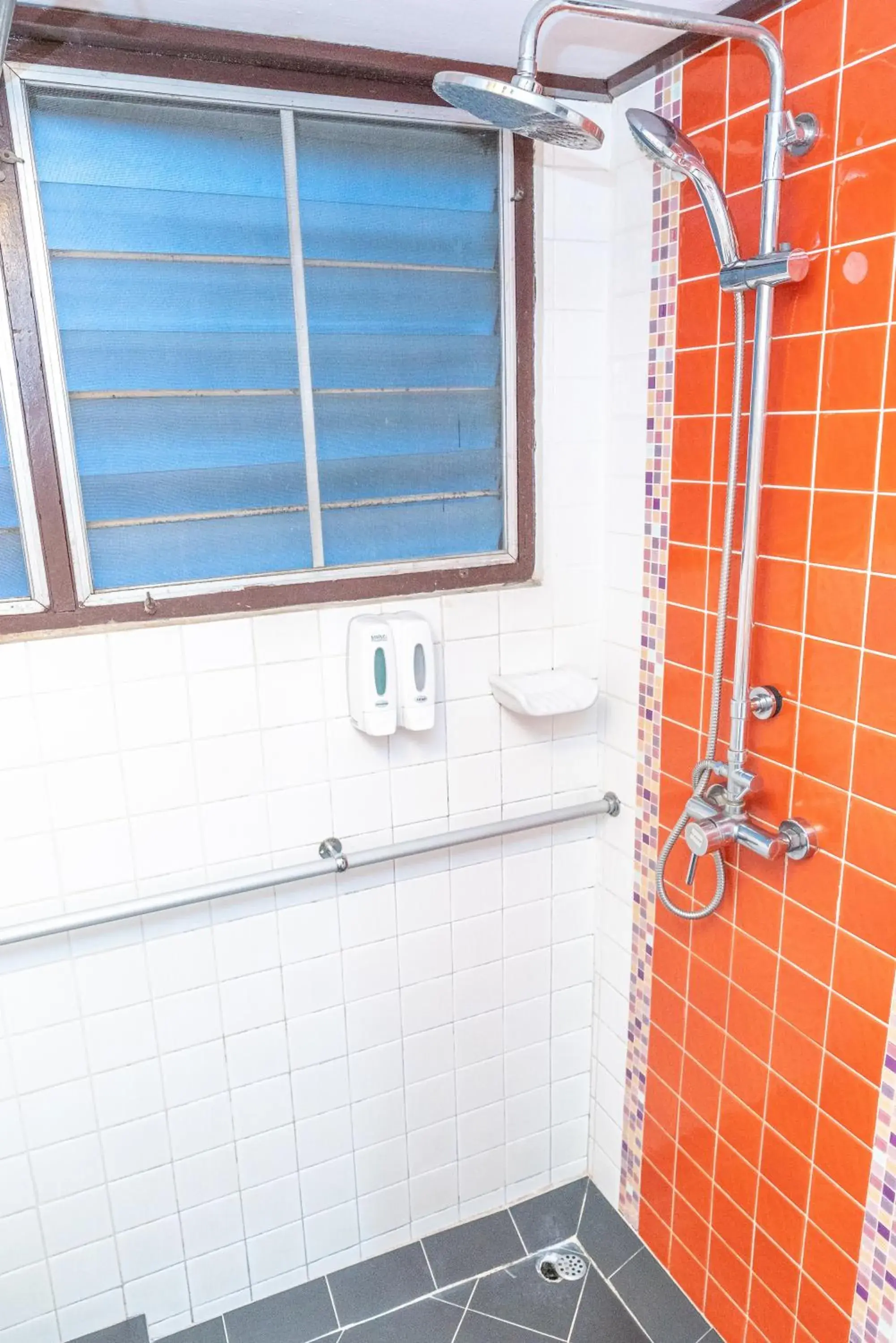 Shower, Bathroom in Lai Thai Guest House