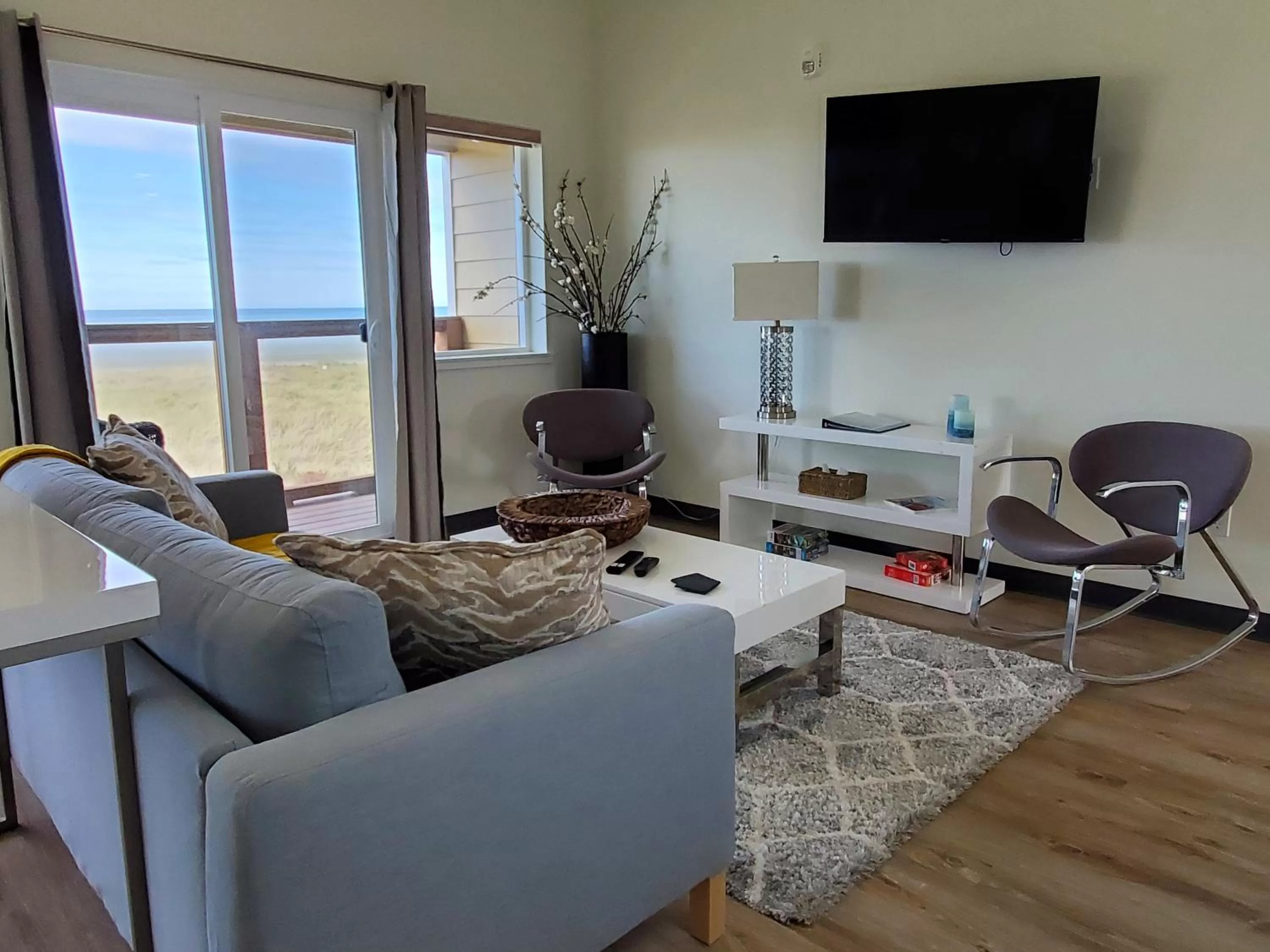 Natural landscape, Seating Area in Moonstone Beach Motel