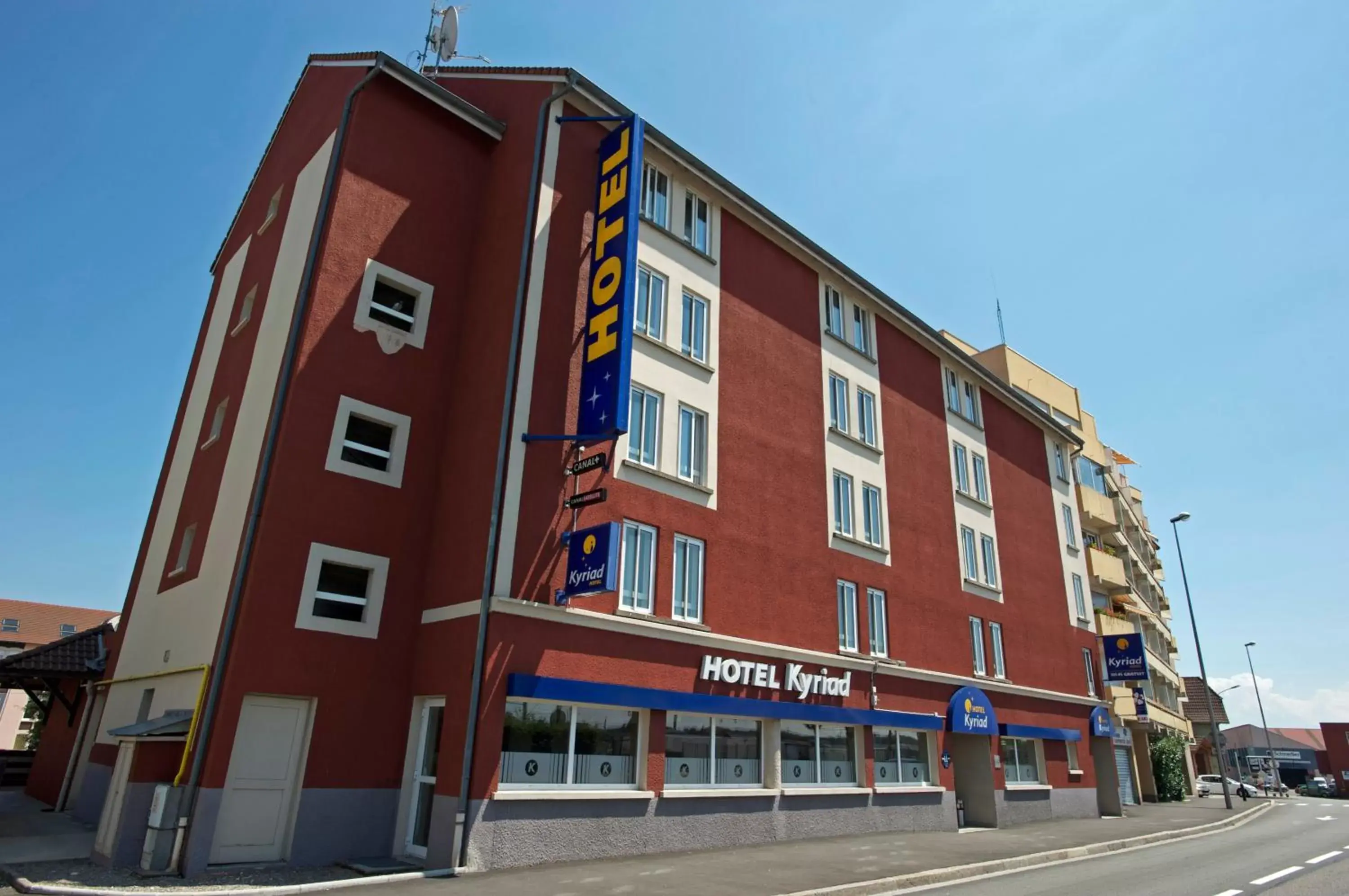 Facade/entrance, Property Building in Kyriad Belfort Centre Gare