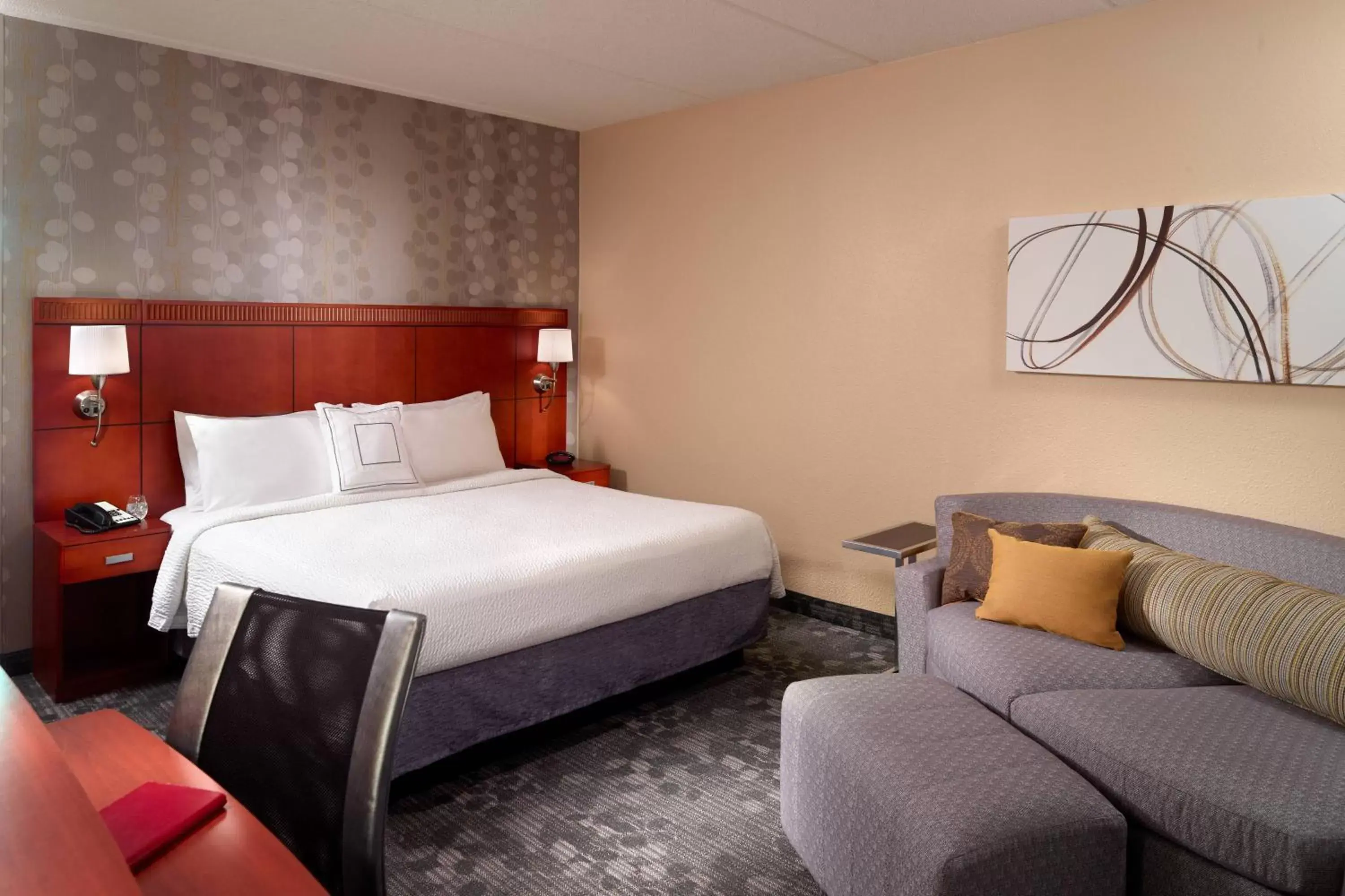 Photo of the whole room, Bed in Courtyard by Marriott Atlanta Duluth/ Gwinnett Place