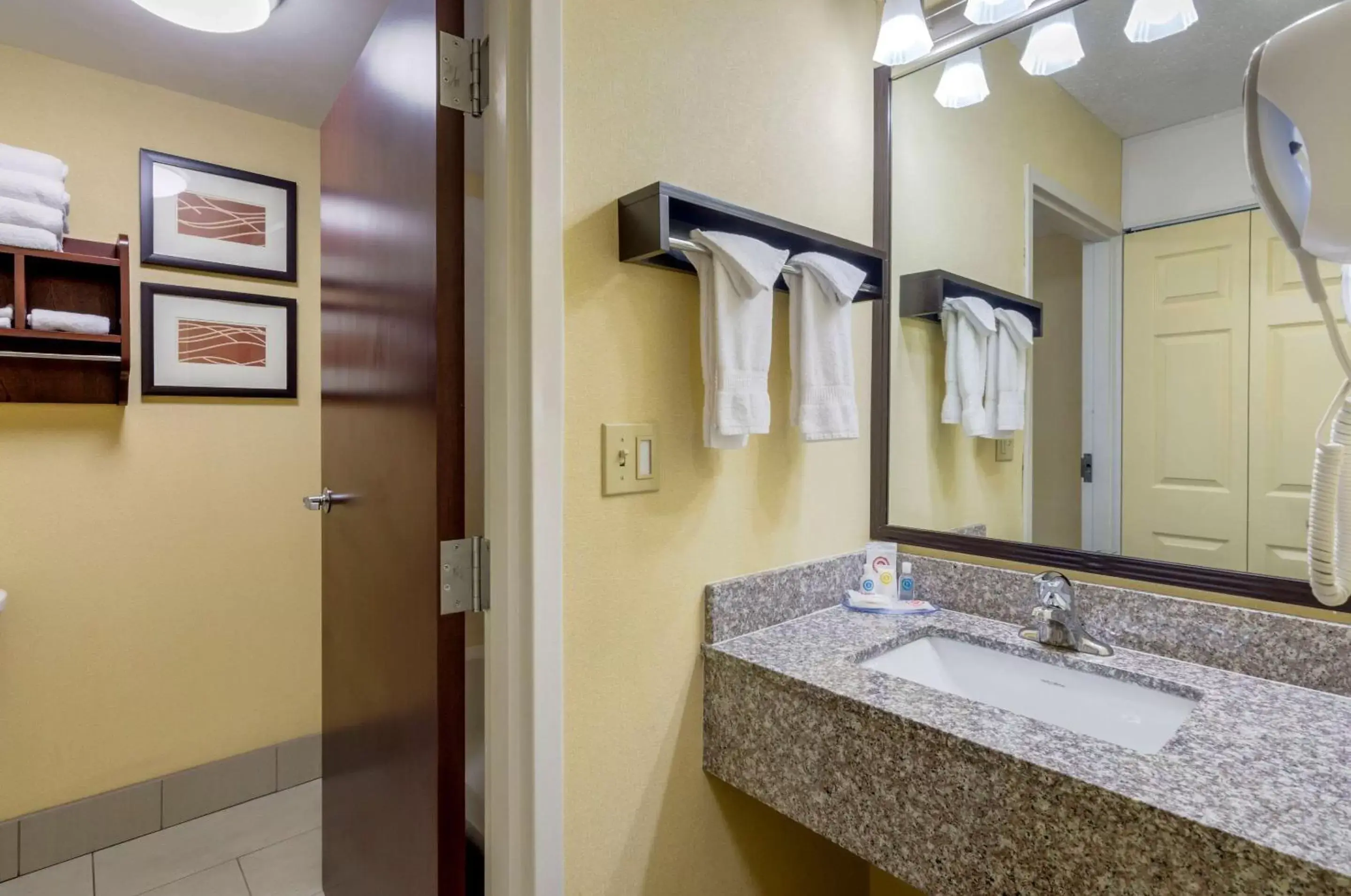 Bathroom in Comfort Inn & Suites Hillsville I-77