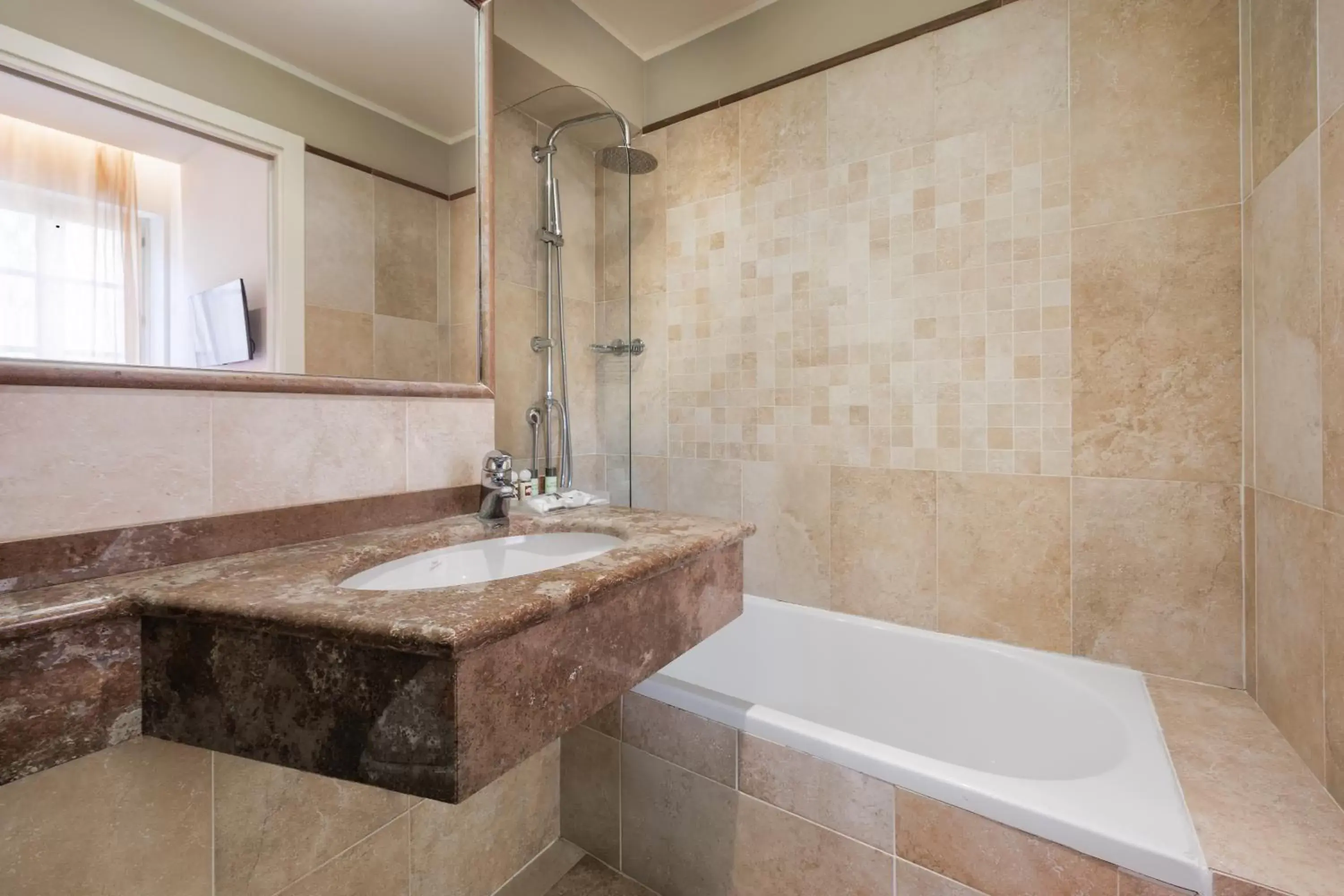Bath, Bathroom in Hotel Embassy