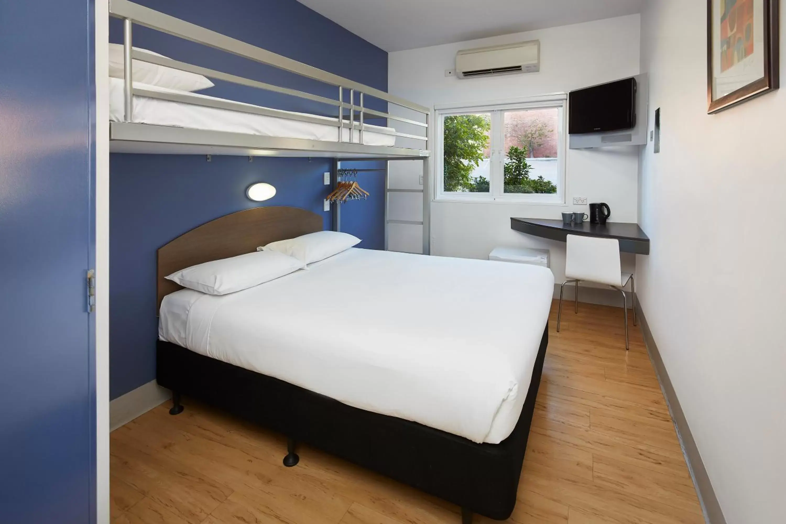 Bed in ibis Budget Perth Airport