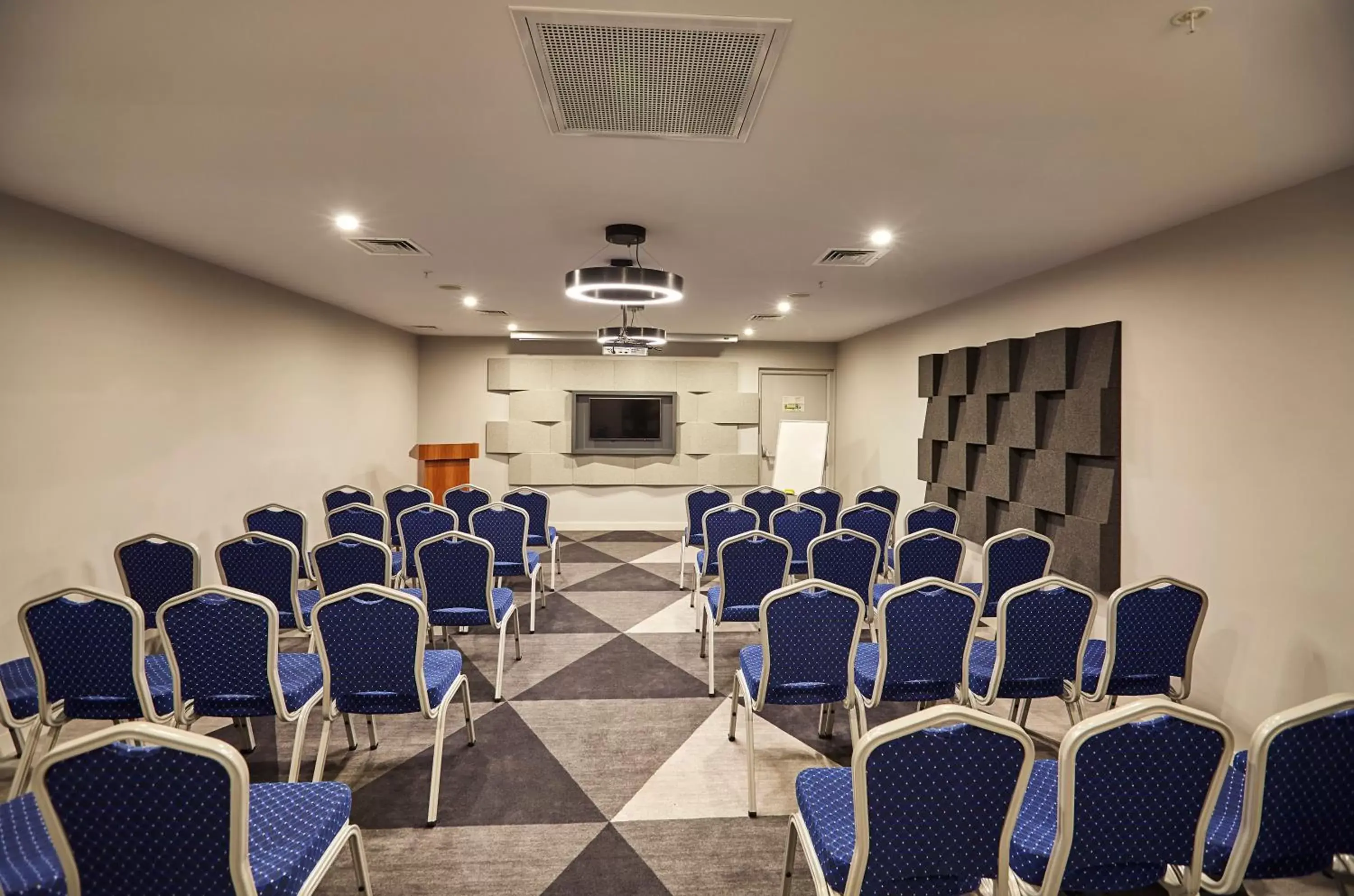 Meeting/conference room in Holiday Inn Express - Istanbul - Atakoy Metro, an IHG Hotel