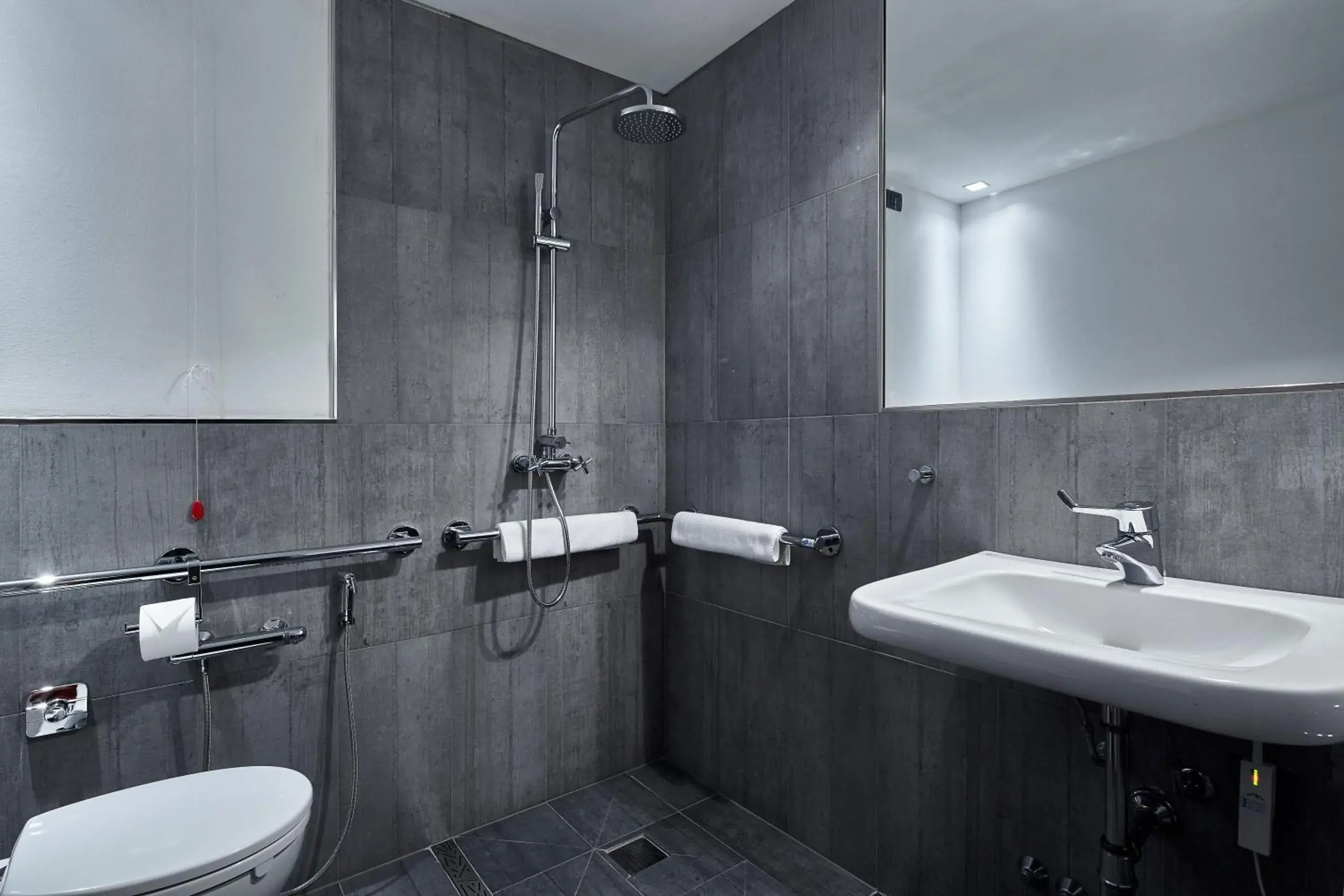 Shower, Bathroom in Palazzetto Rosso - Art Hotel