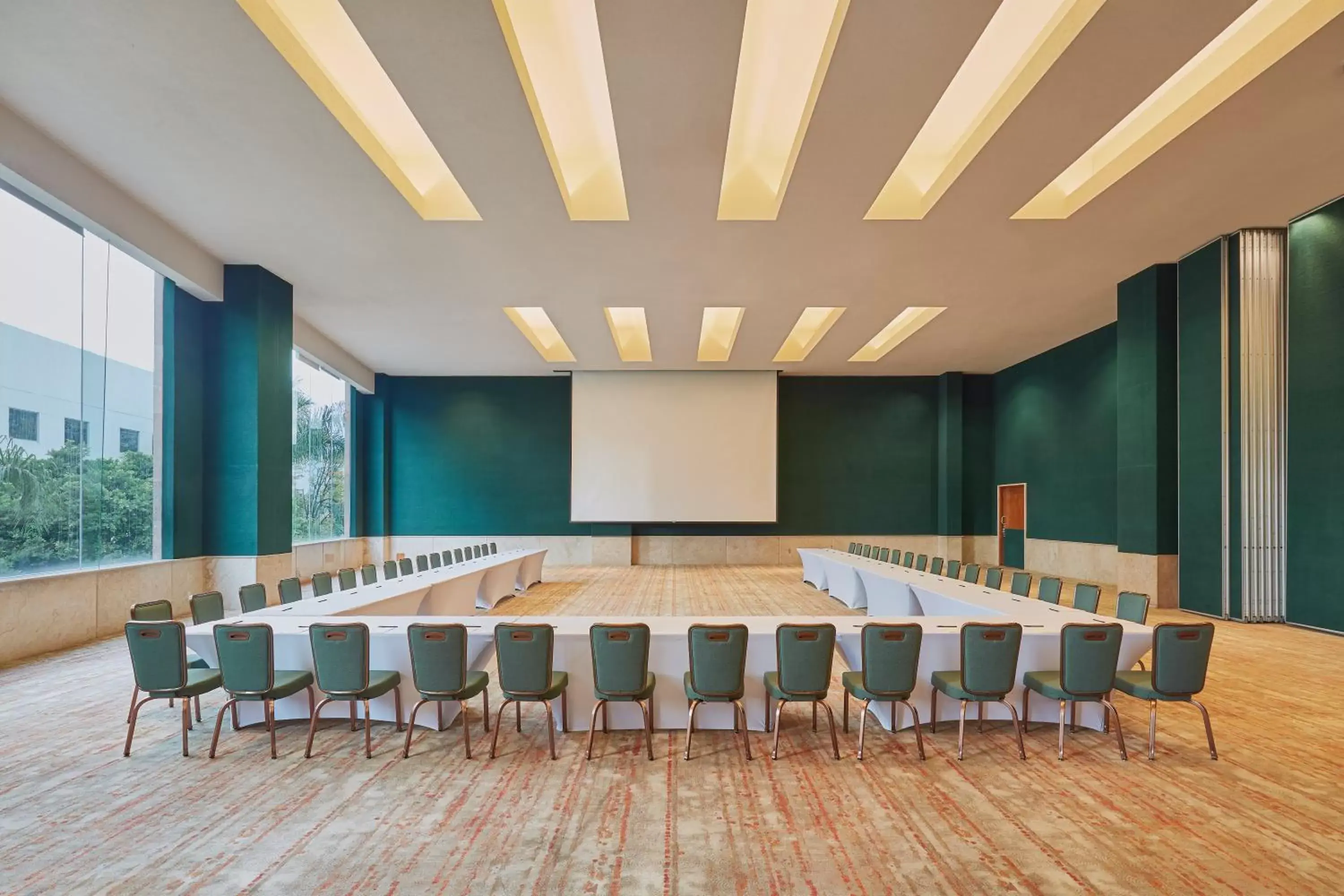 Meeting/conference room in Grand Fiesta Americana Guadalajara Country Club