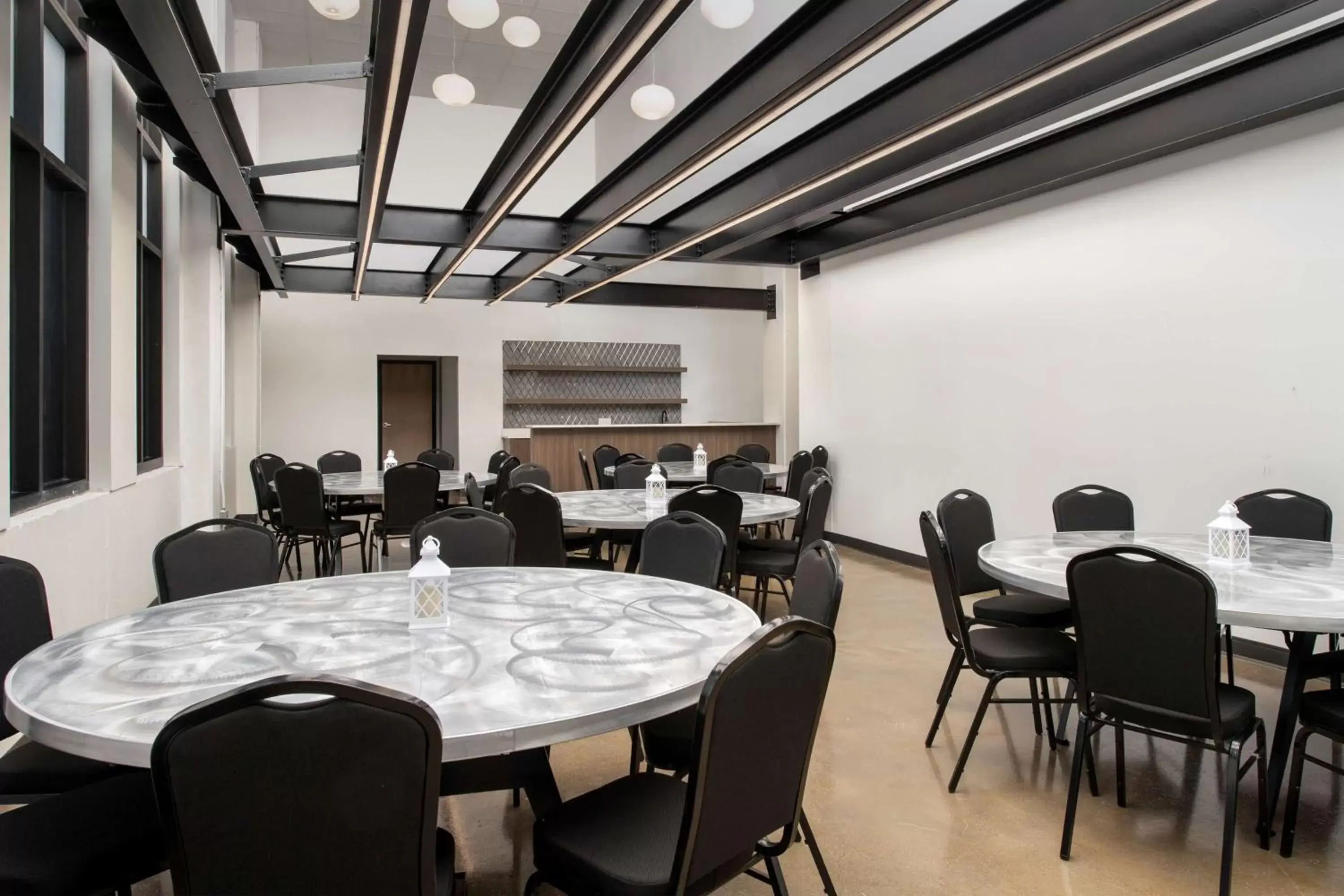 Meeting/conference room, Restaurant/Places to Eat in Home2 Suites By Hilton Nashville Downtown Convention Center