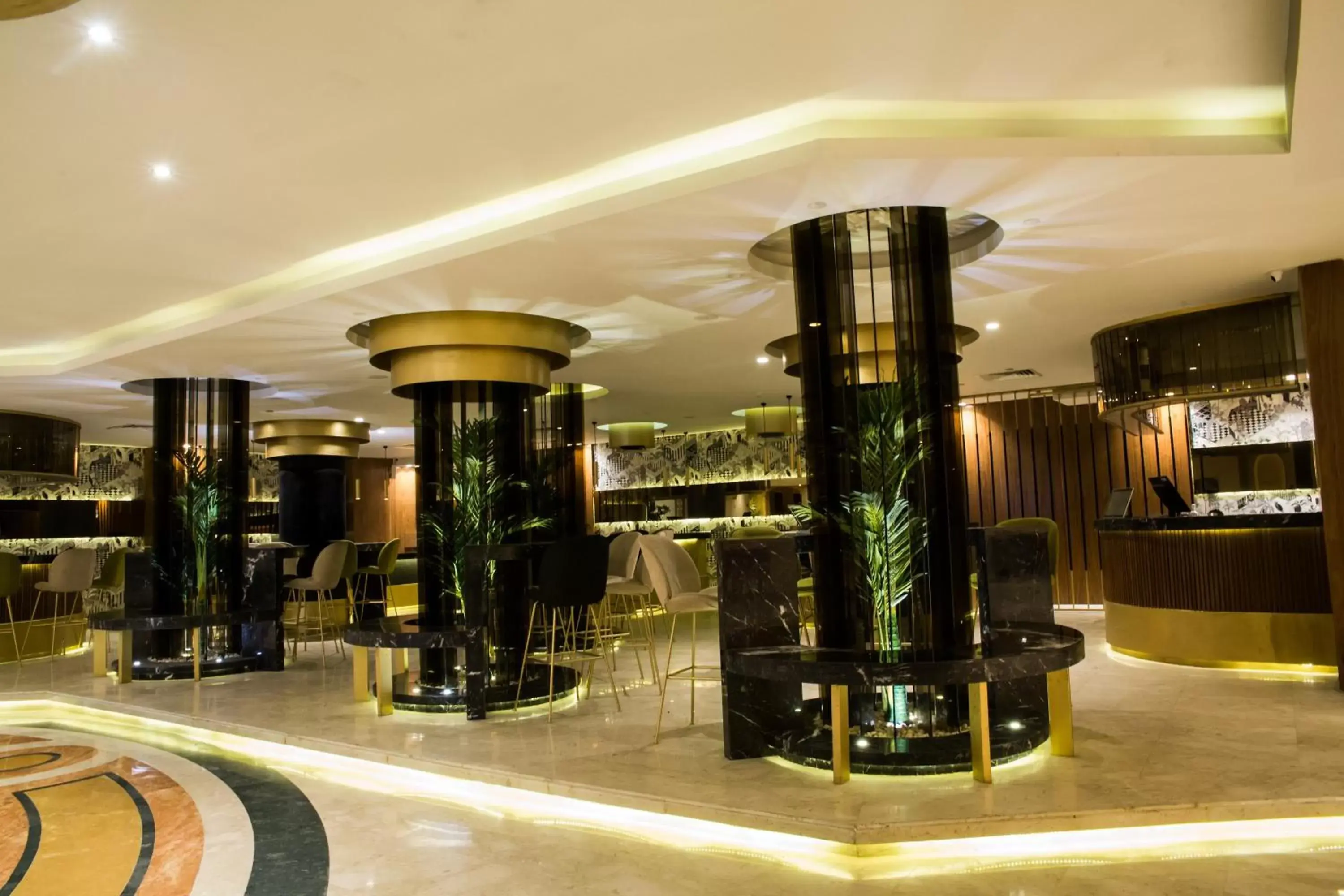 Lounge or bar in Pyramisa Suites Hotel Cairo