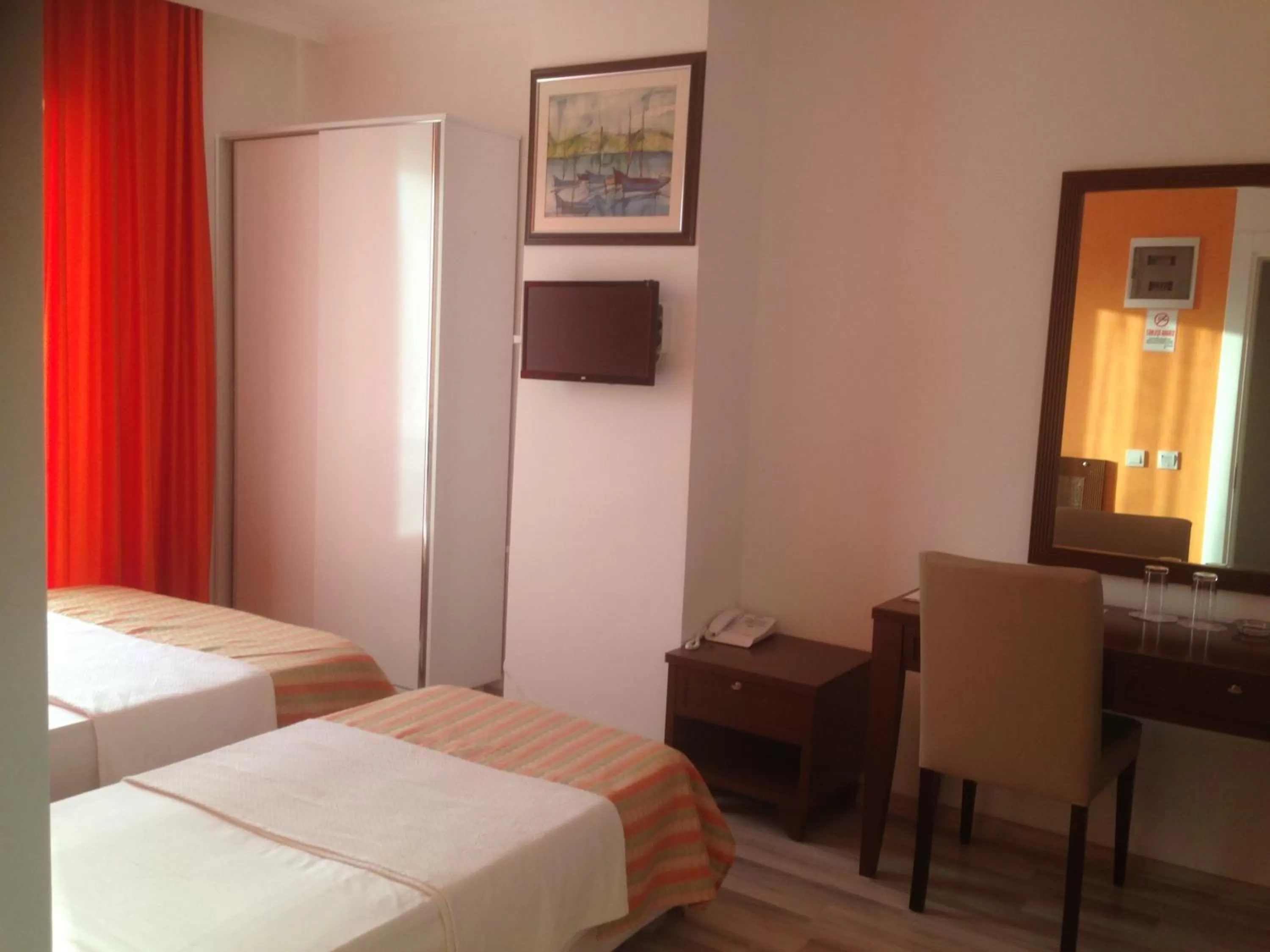 Photo of the whole room, Bed in Mutado Hotel