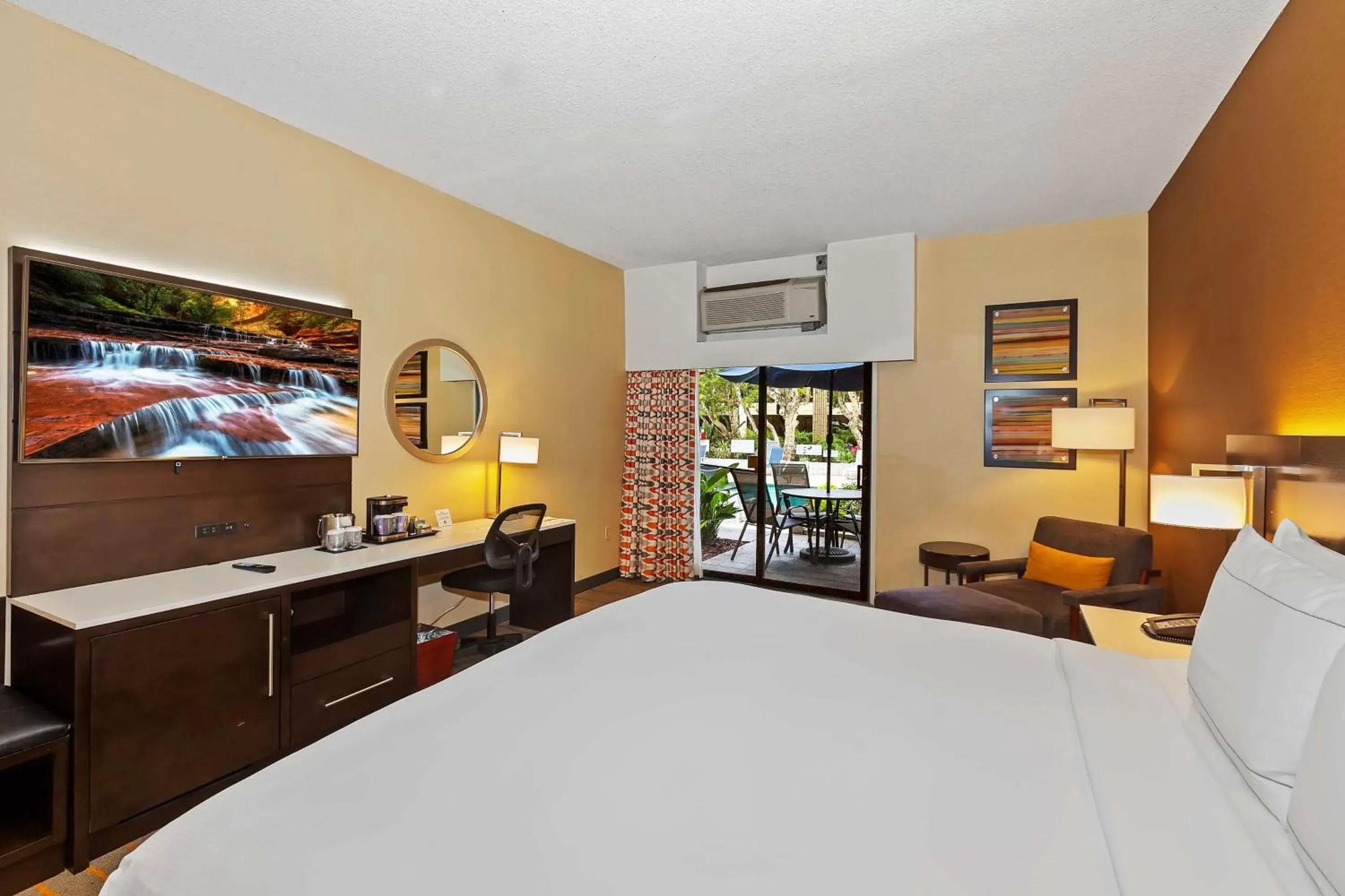 Bedroom in Doubletree by Hilton Whittier