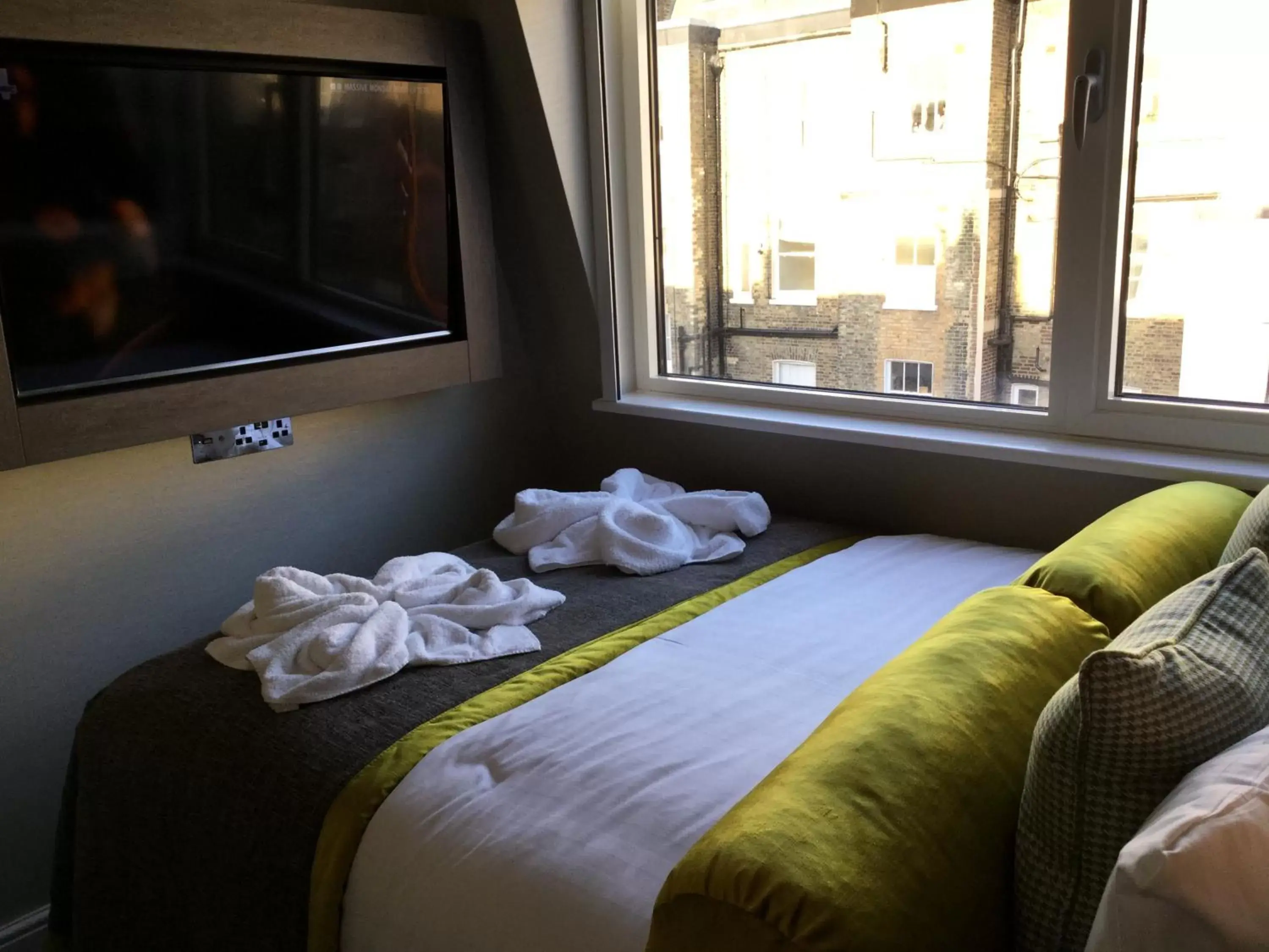 Bed in Mornington Hotel London Victoria