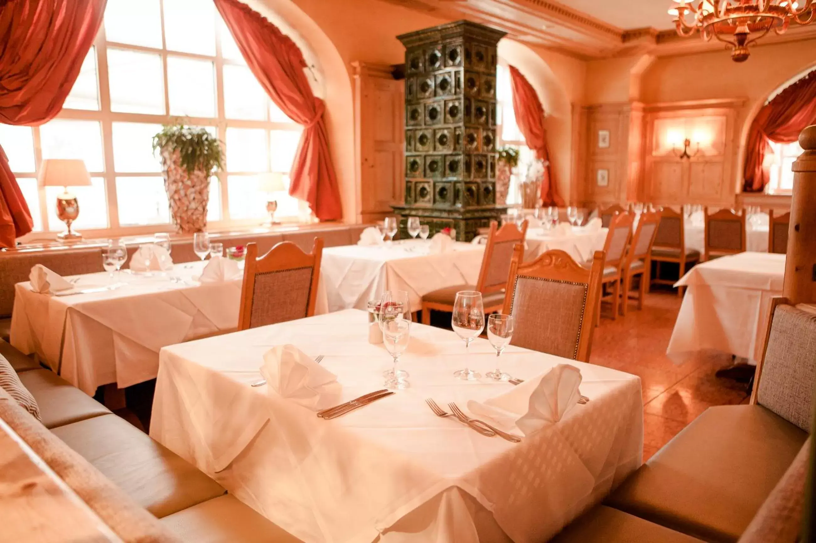 Living room, Restaurant/Places to Eat in Schlosshotel Grünwald