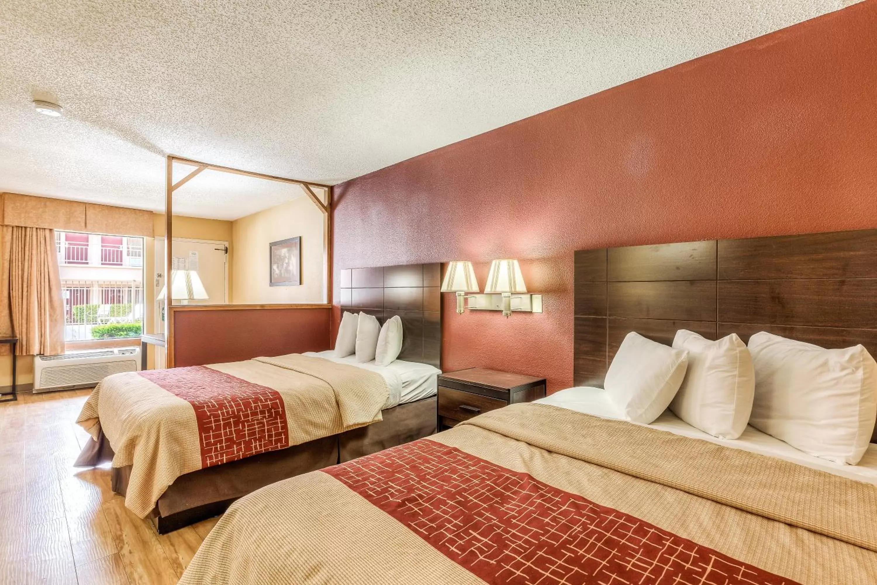 Photo of the whole room, Bed in Red Roof Inn Amarillo West