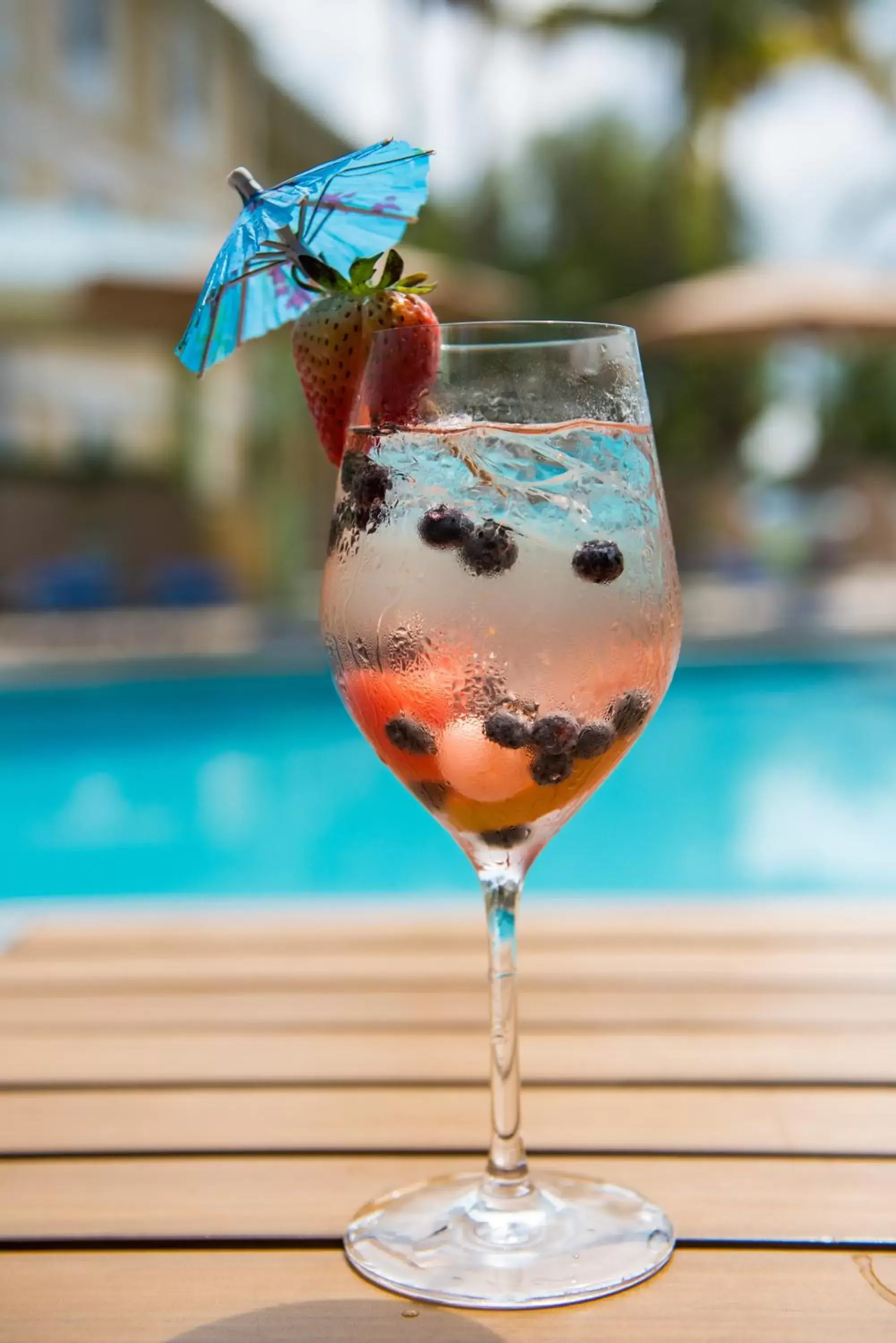 Alcoholic drinks, Swimming Pool in Sunshine Suites Resort