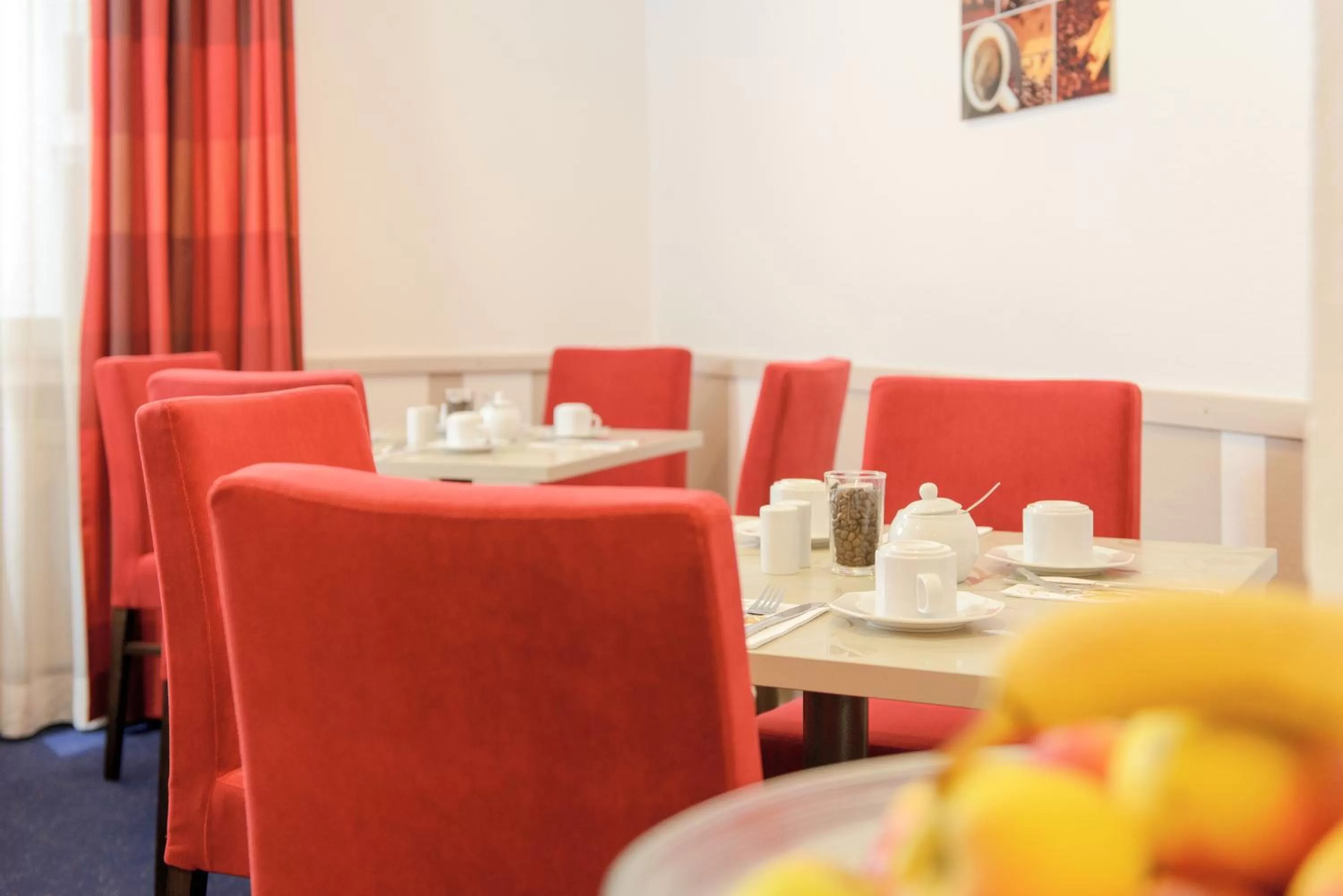 Restaurant/places to eat in Hotel Europa