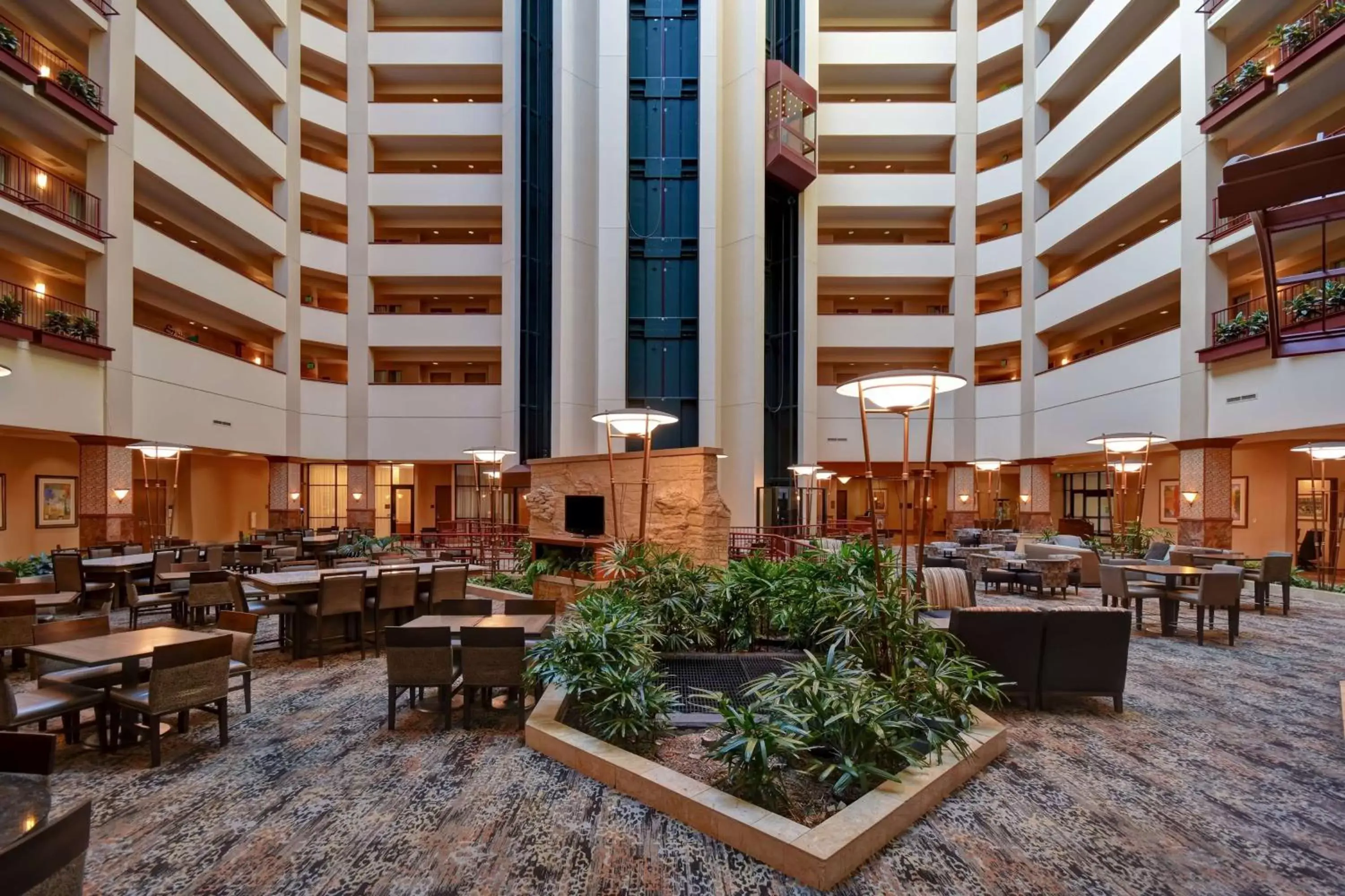 Lobby or reception, Property Building in Embassy Suites Hot Springs - Hotel & Spa