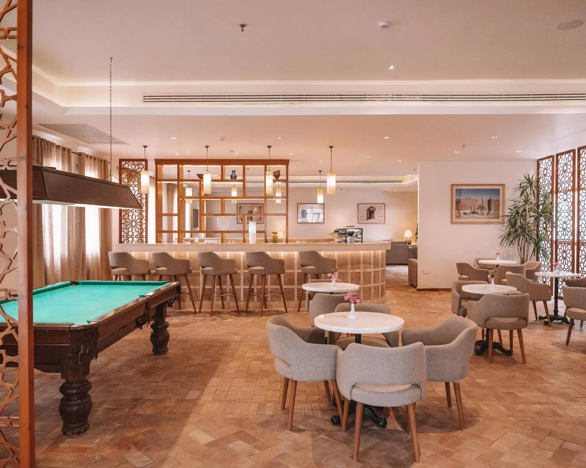 Lounge or bar, Billiards in Fort Arabesque Resort, Spa & Villas