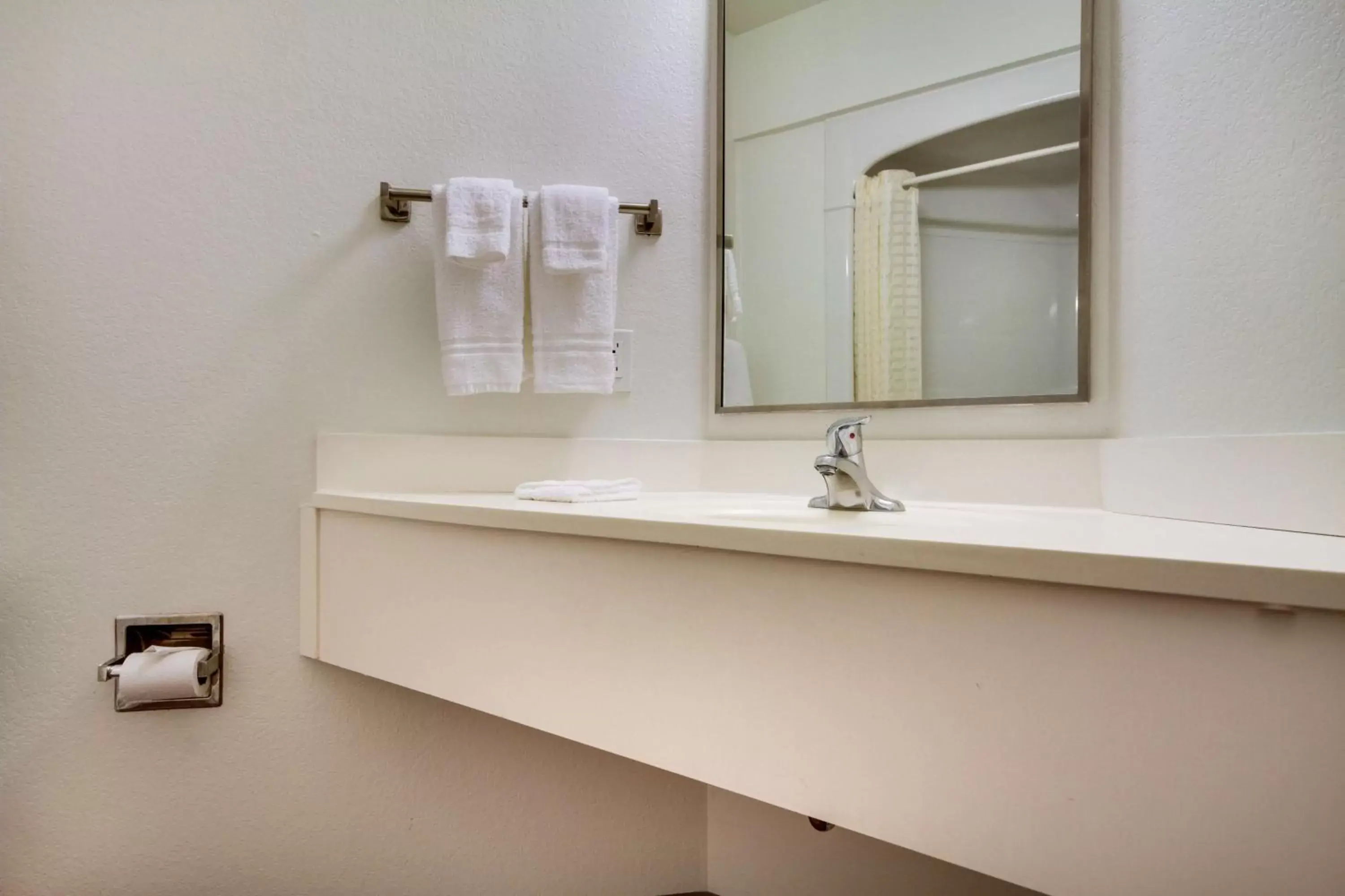 Photo of the whole room, Coffee/Tea Facilities in Motel 6-Montgomery, AL - Airport