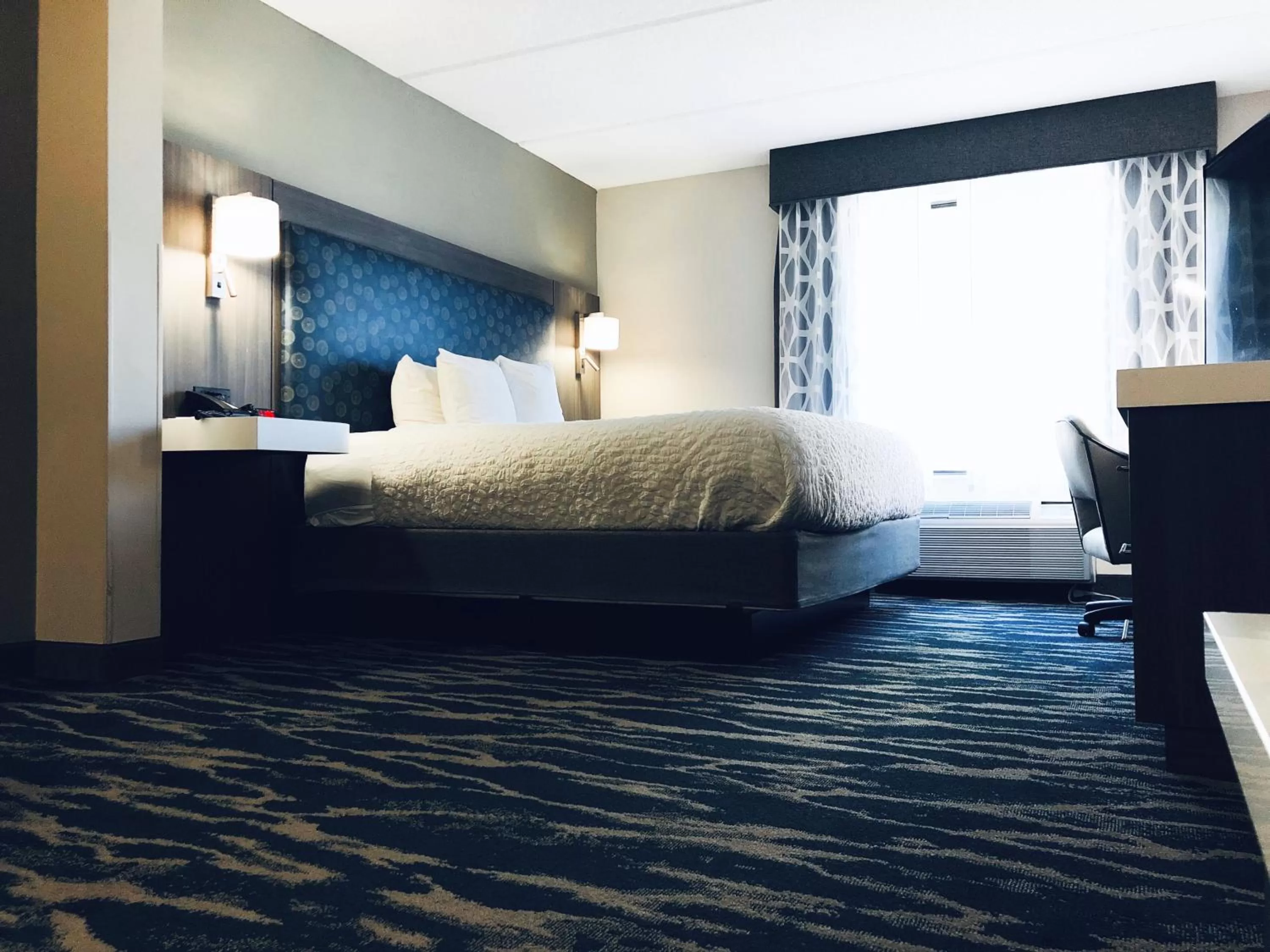 Bed in Comfort Inn & Suites Greenville Near East Carolina University