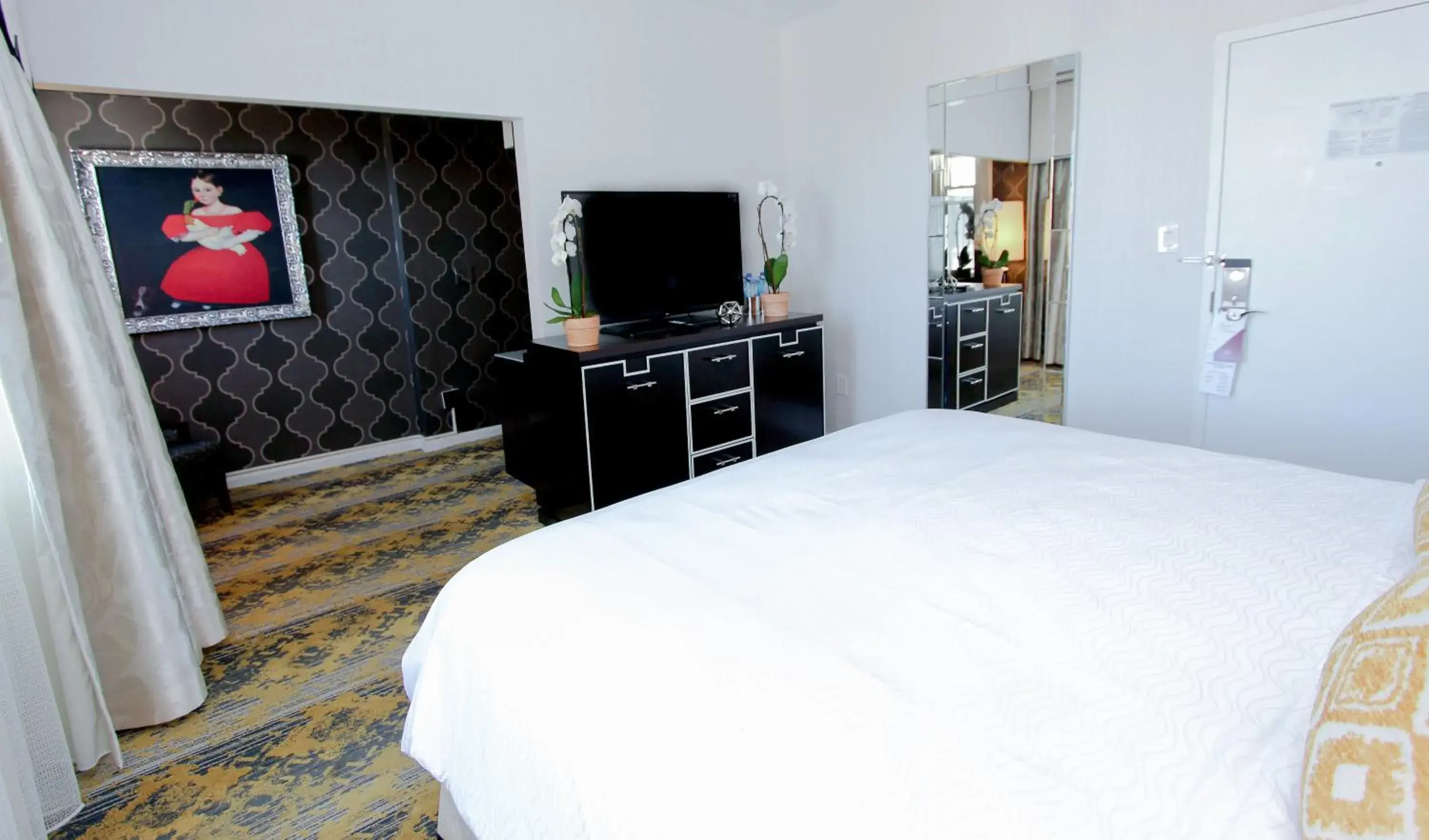 Bedroom, Bed in The Churchill Hotel Near Embassy Row