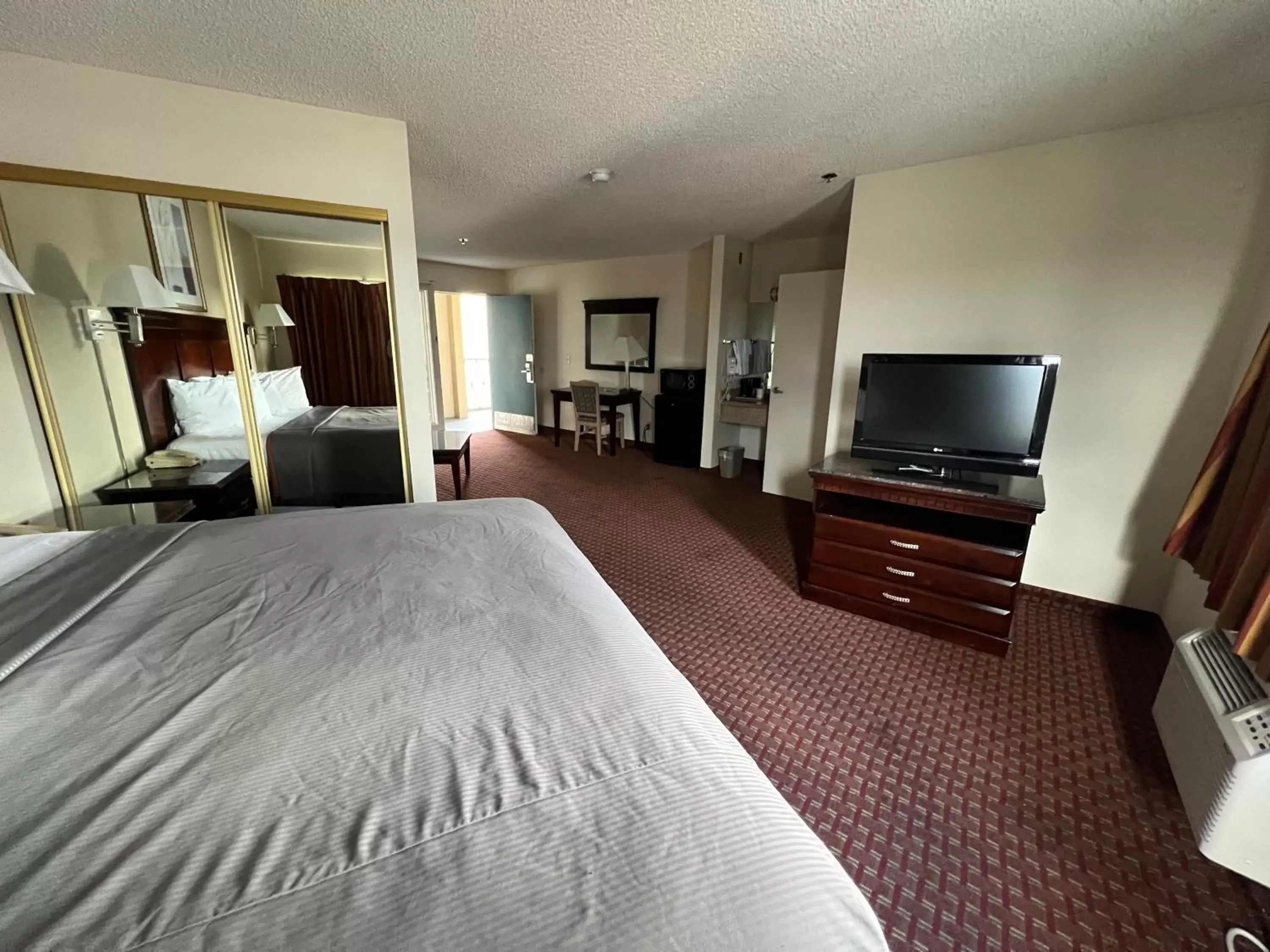 TV/Entertainment Center in Days Inn & Suites by Wyndham Rancho Cordova