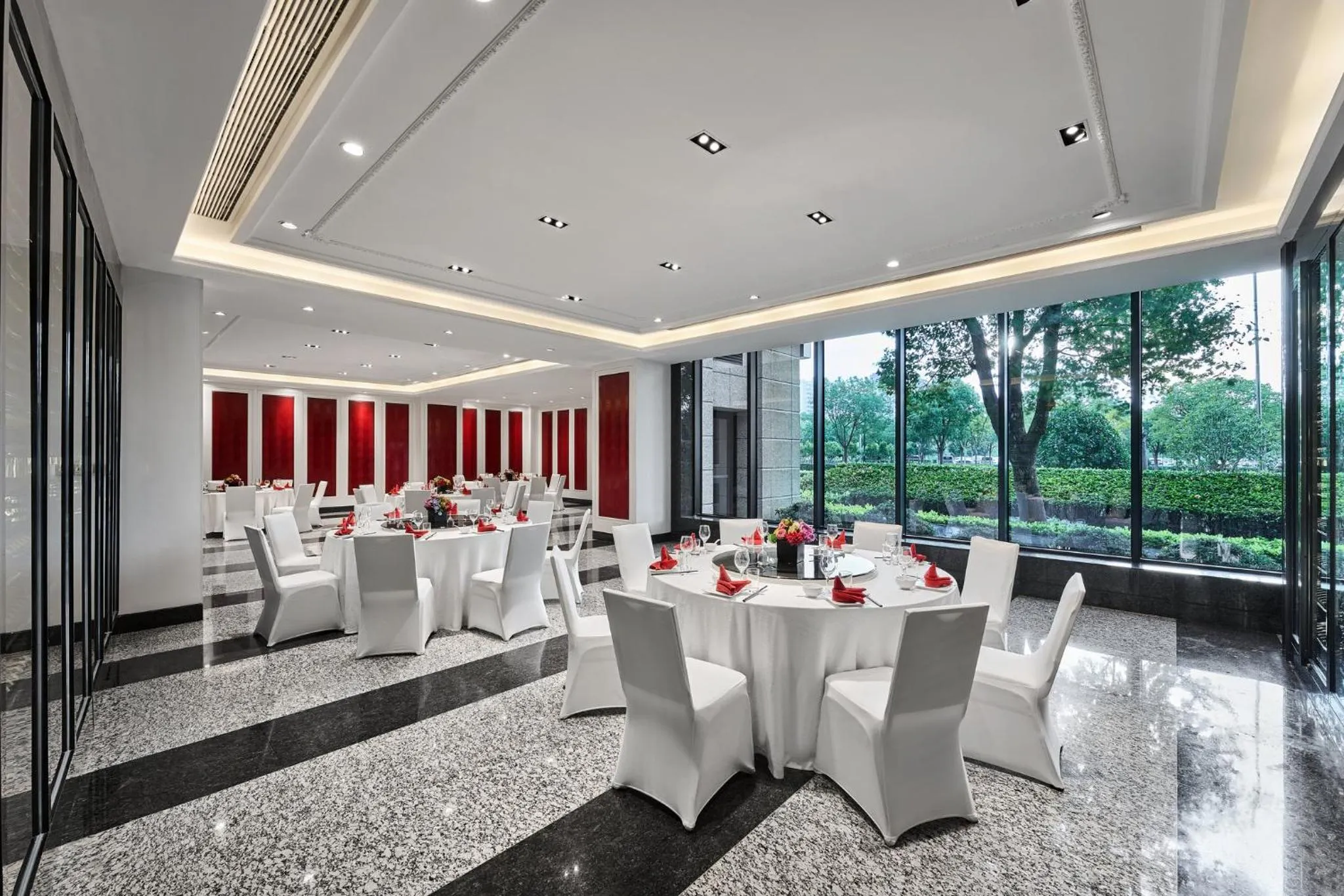 Restaurant/places to eat in Crowne Plaza Shanghai Jinshan by IHG